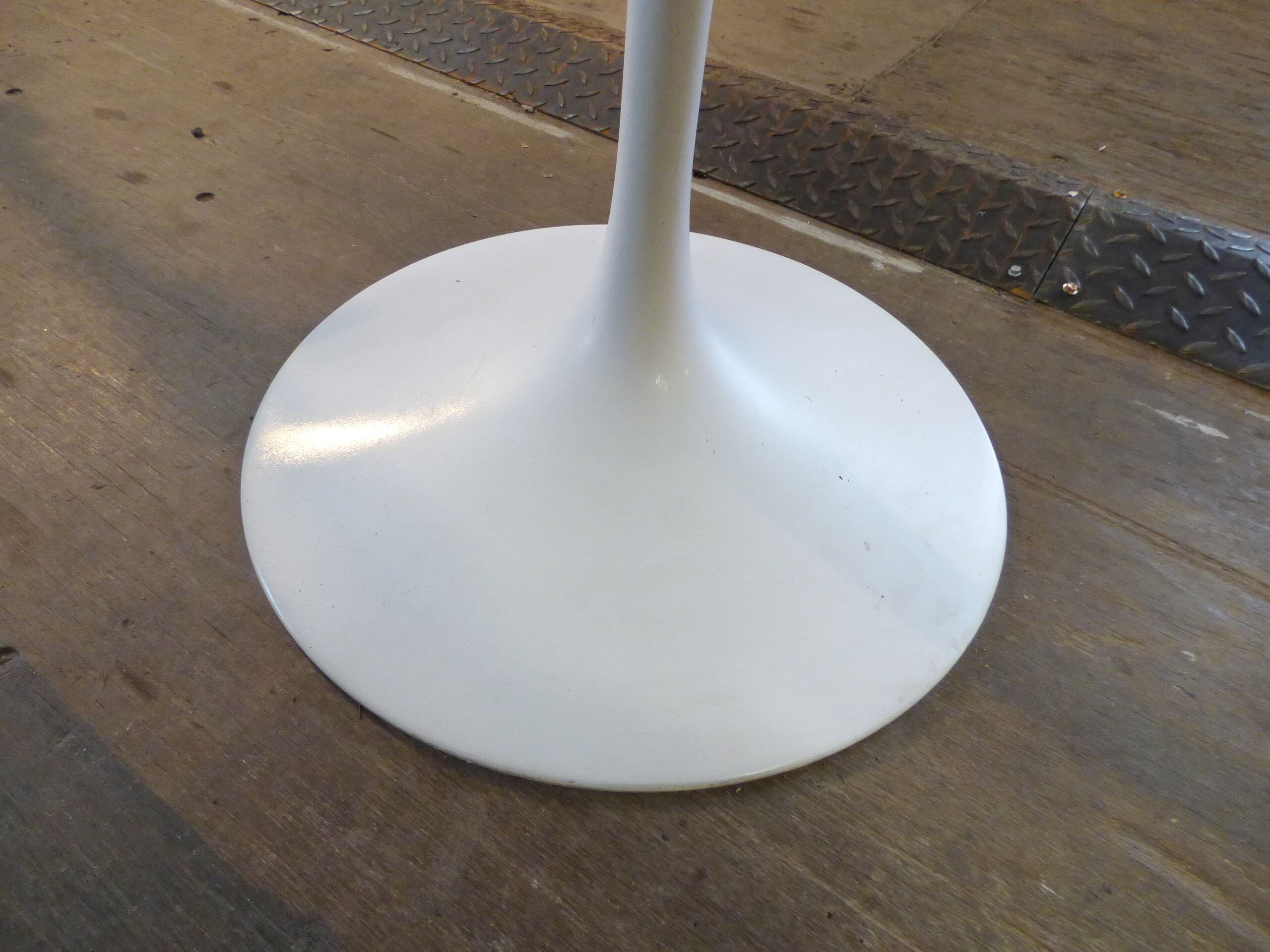 Marble table Knoll by Eero Saarinen