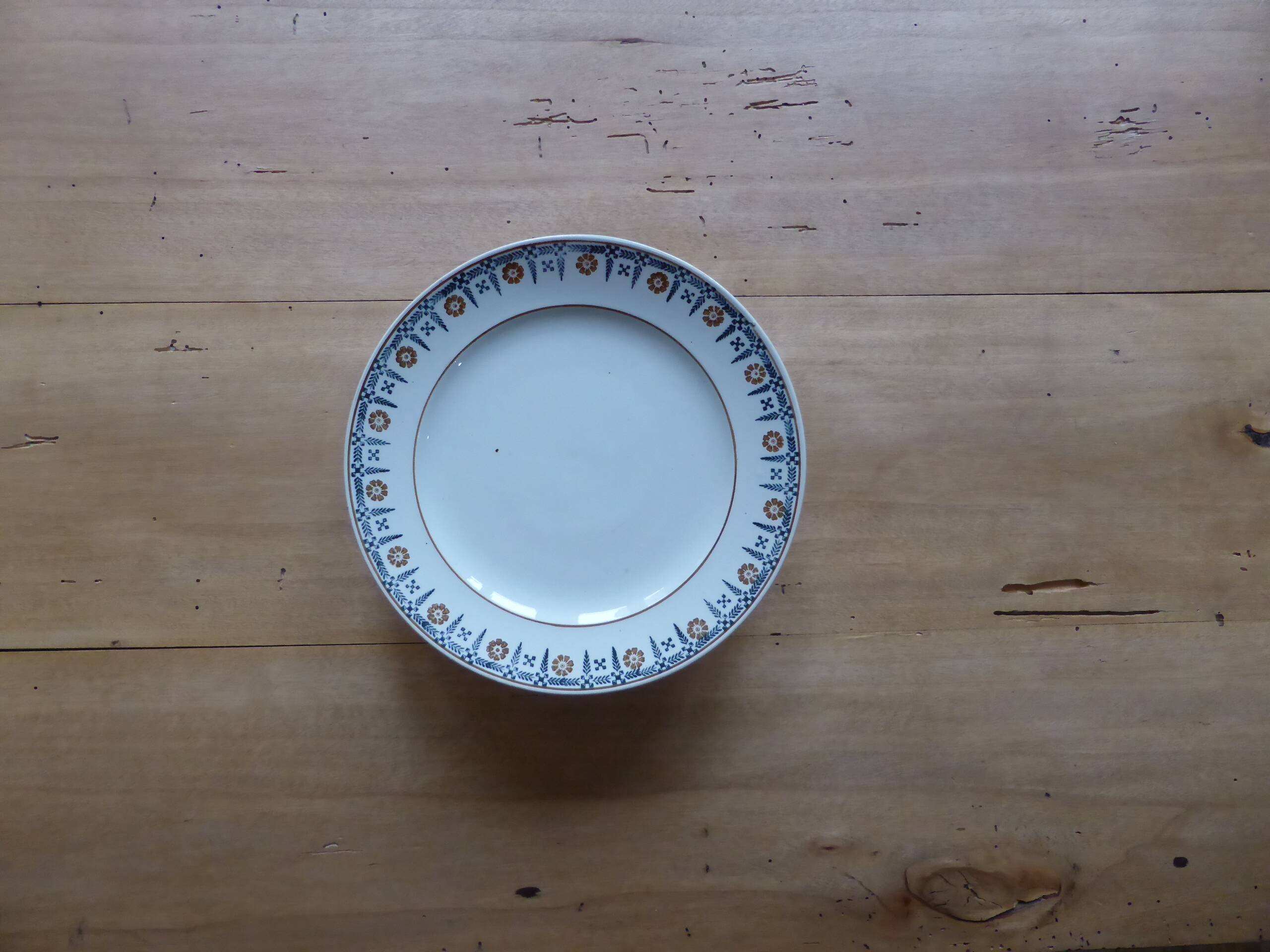 Flat serving dish on pedestal compote St Amand 200136