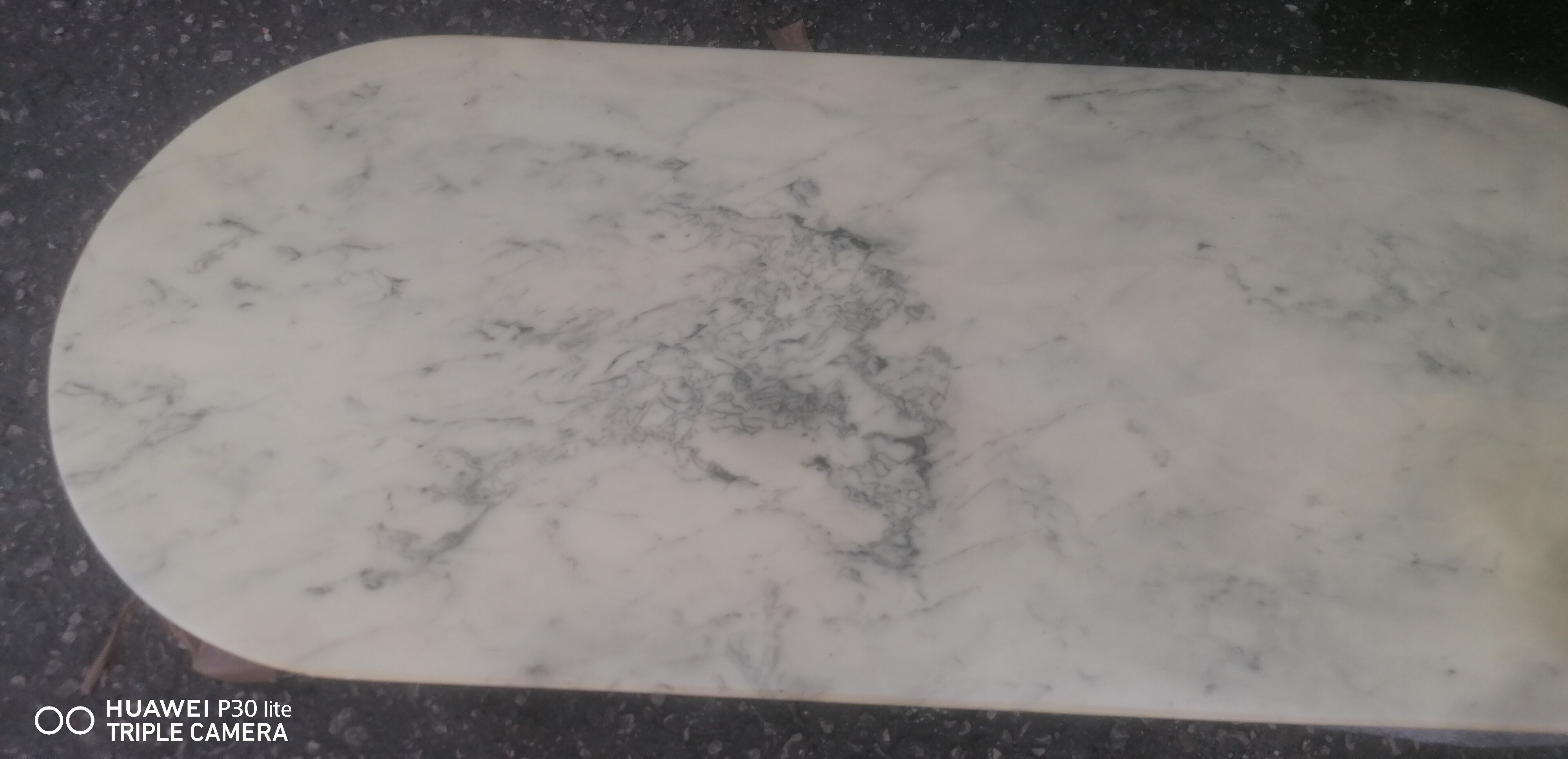 Table de bistrot godin en marbre blanc cassé oval fer forgé