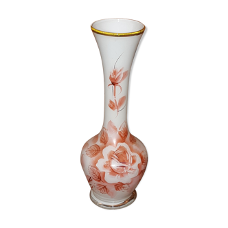 Vase soliflore en verre opaline soufflé à décor de fleurs