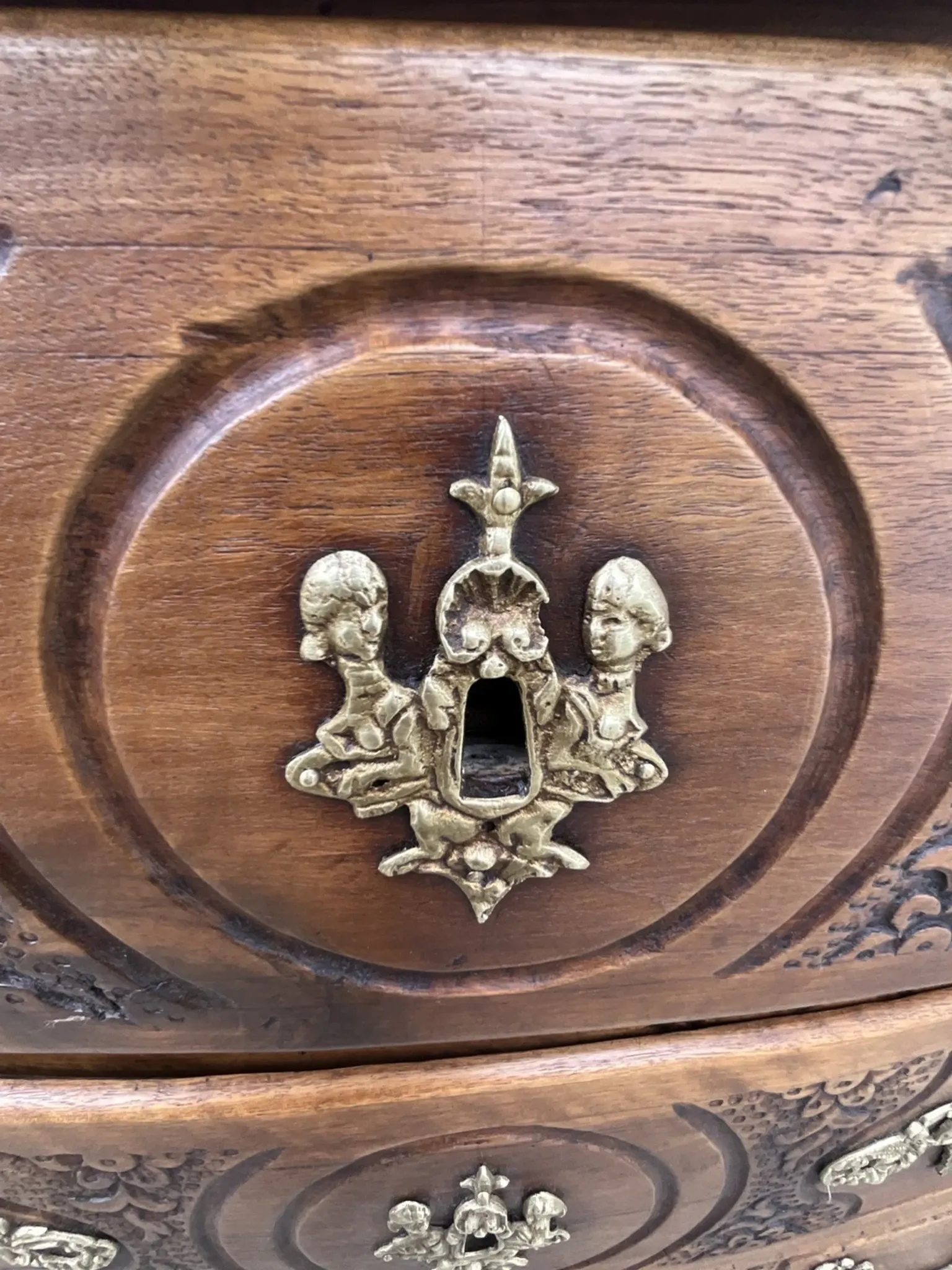 Louis XV walnut commode, 18th century