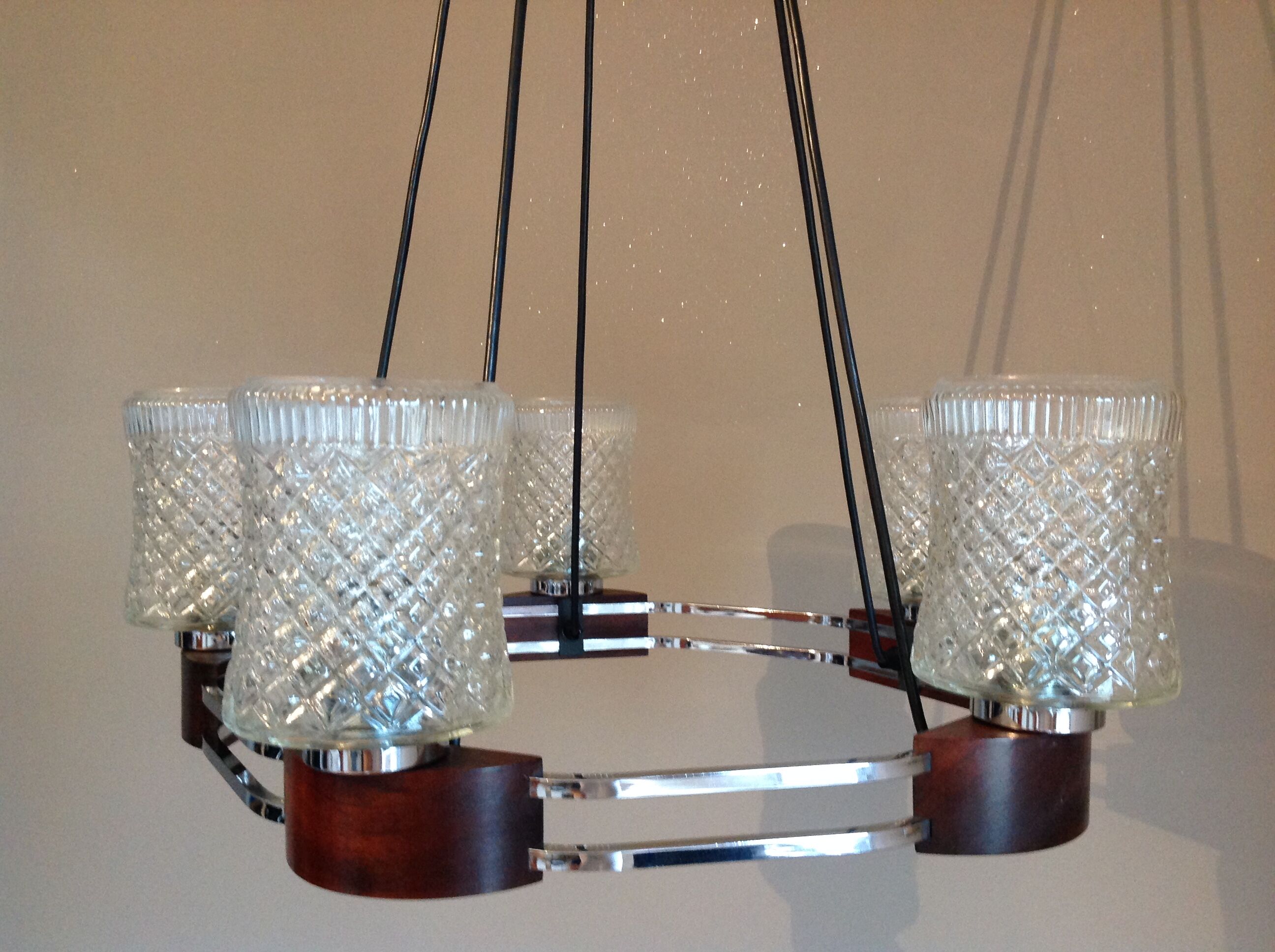 Lustre en chrome et teck à 5 feux style scandinave