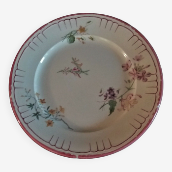 Flat earthenware plate by Choisy le Roi for Au vase étrusque Paris