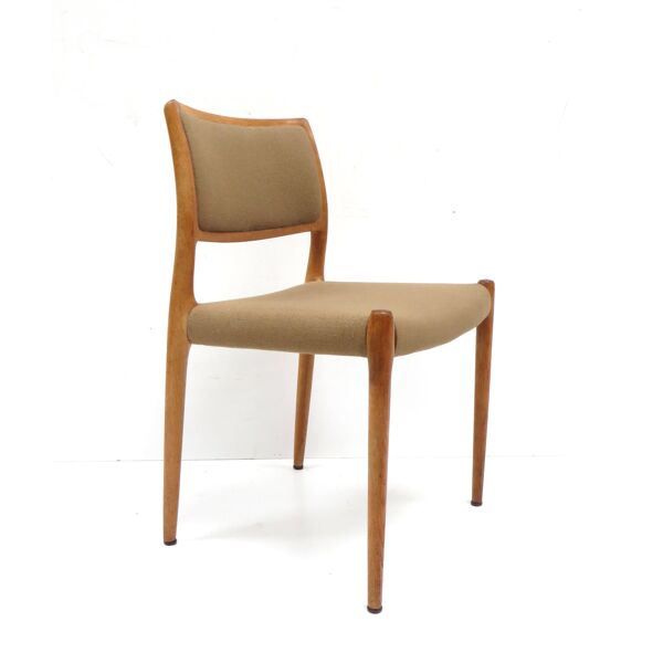 Ensemble de 4 chaises vintage par Niels Moller model 80 en chêne