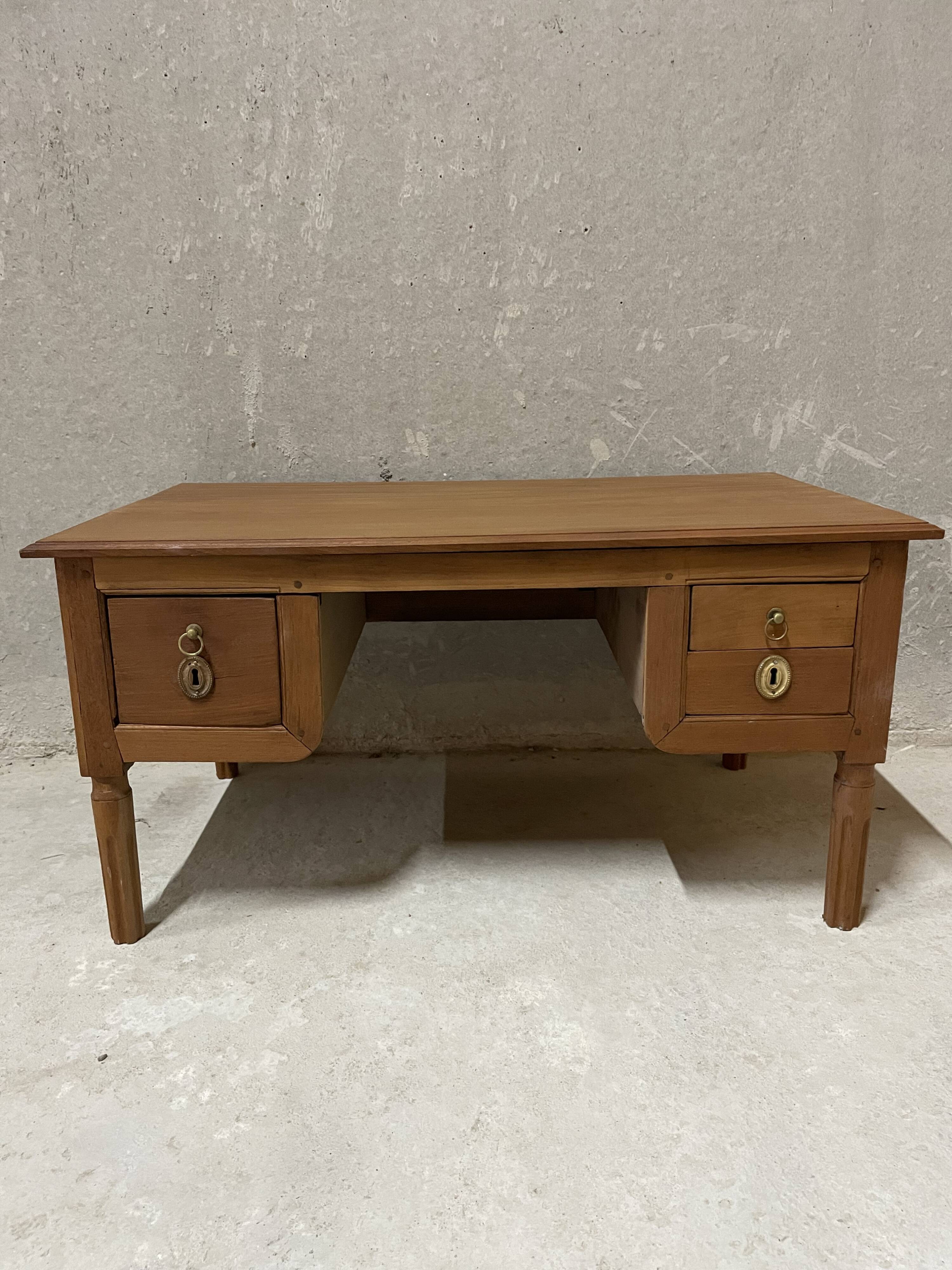 Solid wood coffee table with drawers – chic country style