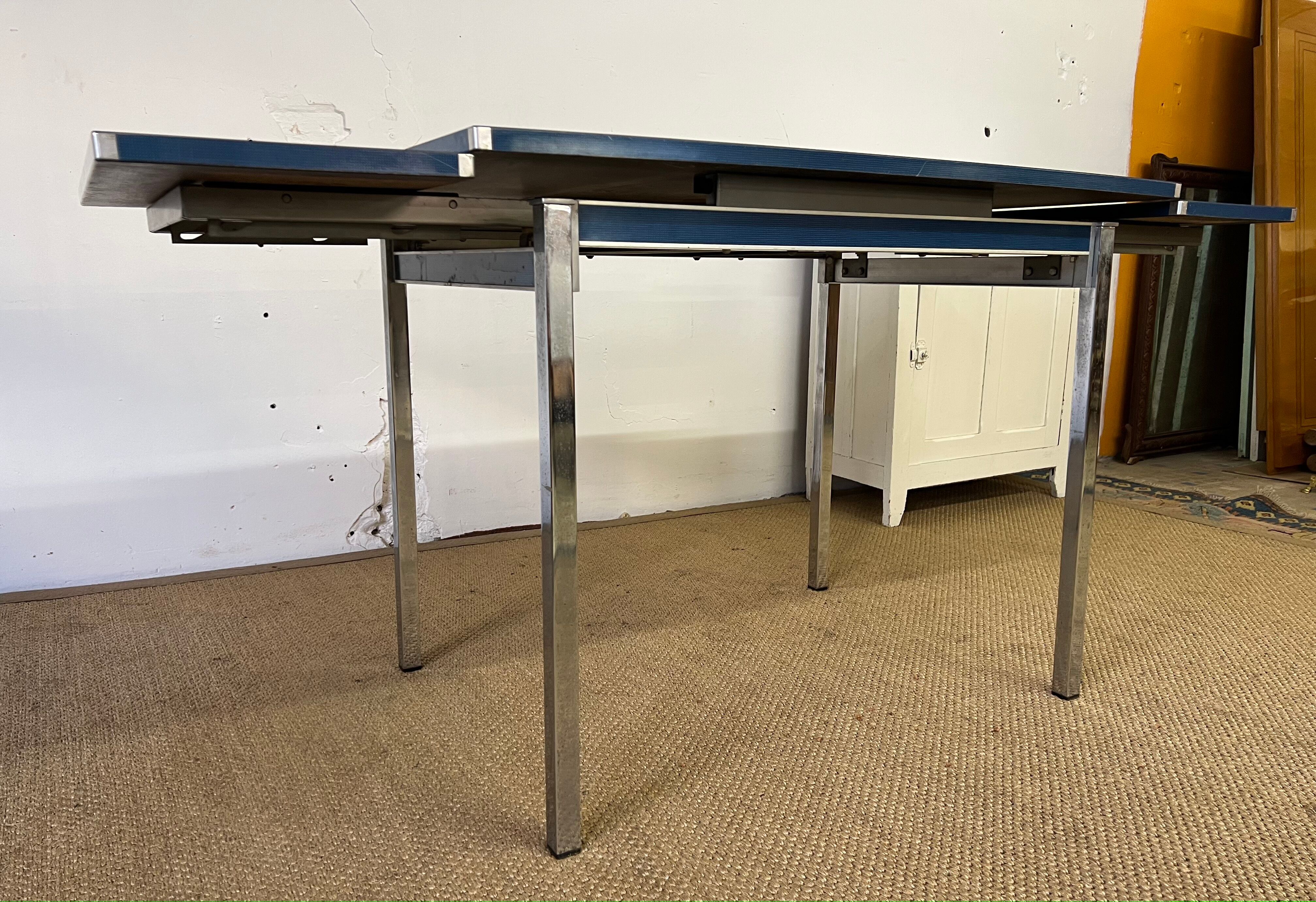 Formica table with extensions