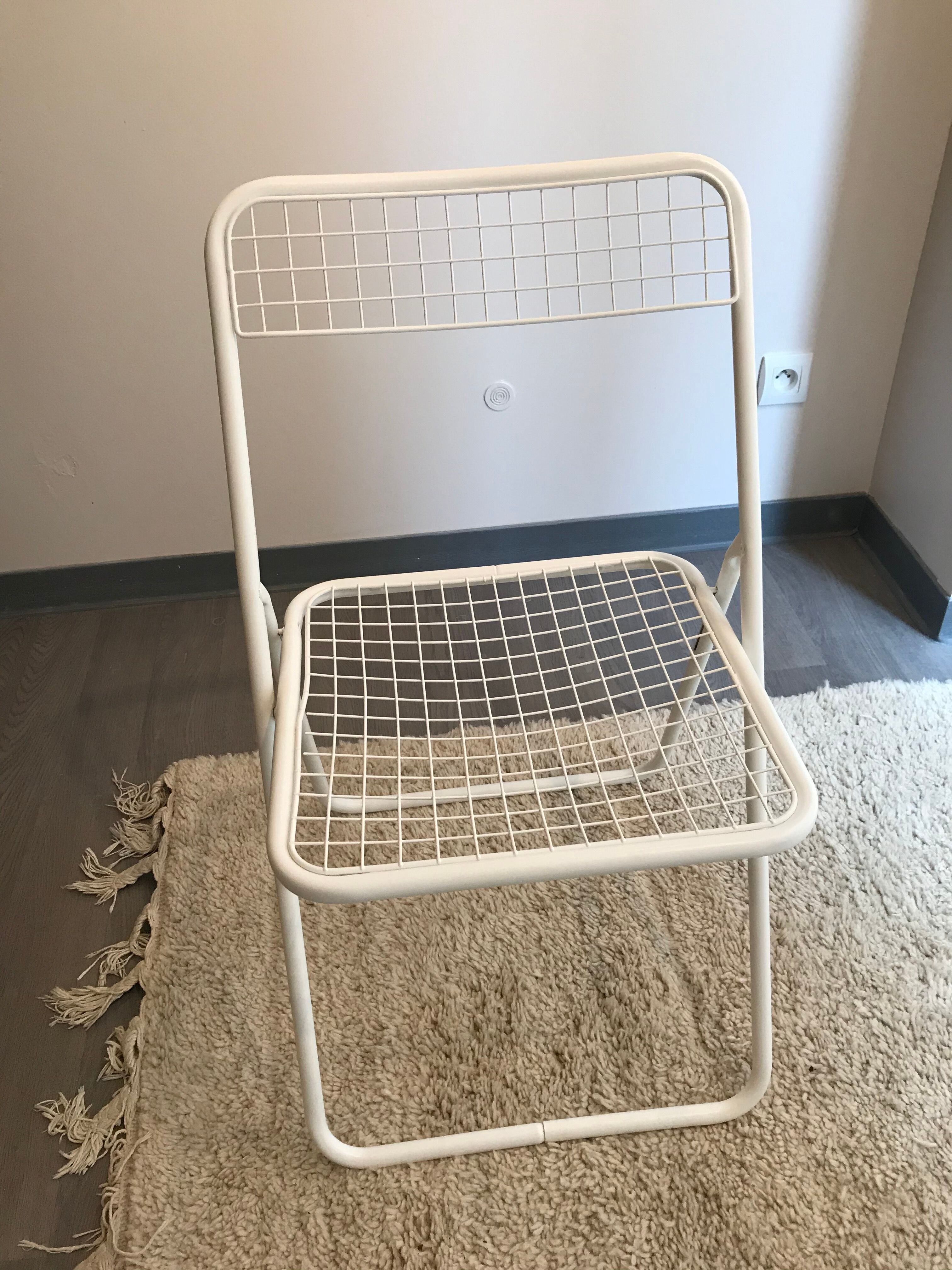 White folding chairs