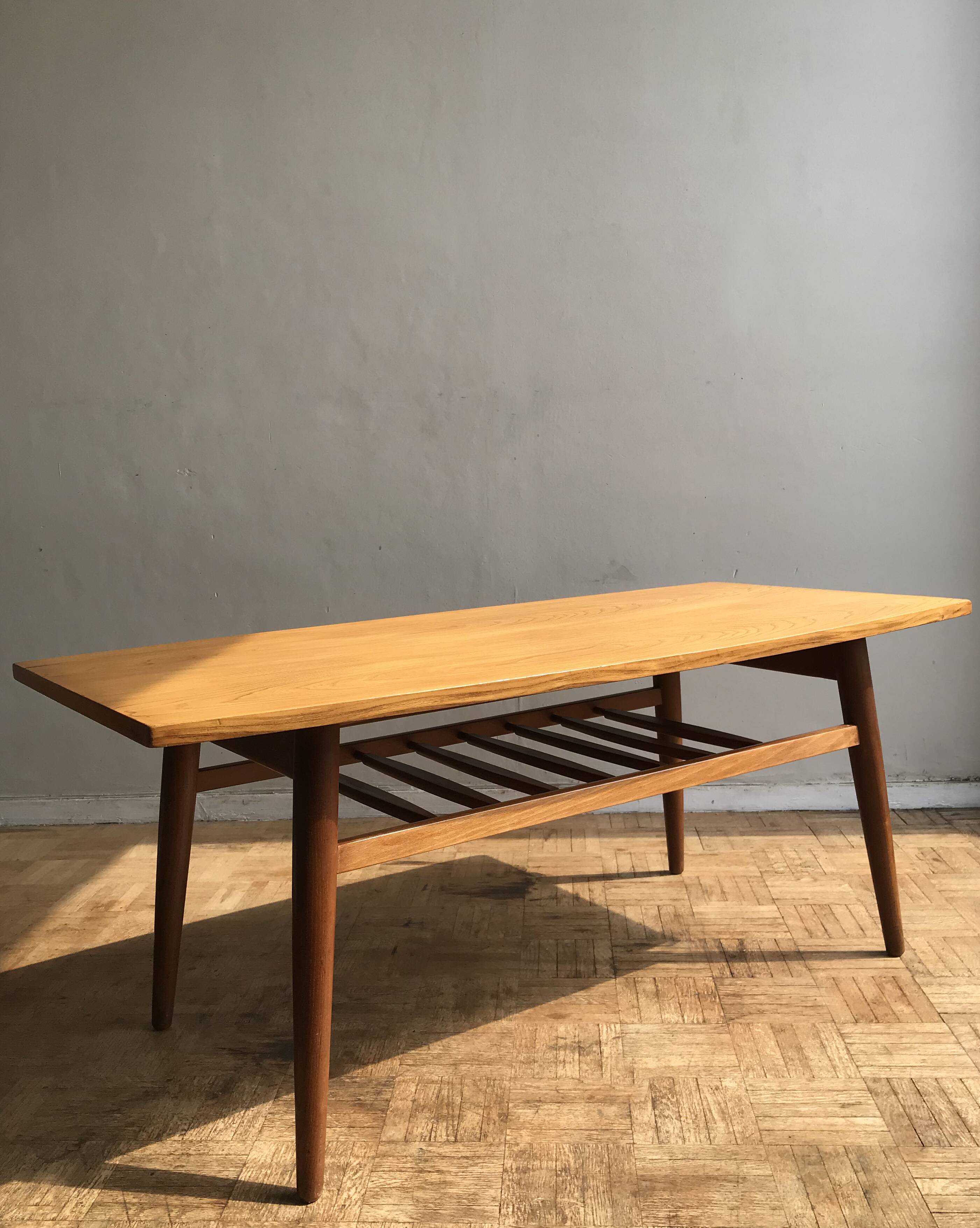 Table basse en teck clair, édition anglaise des années 1960