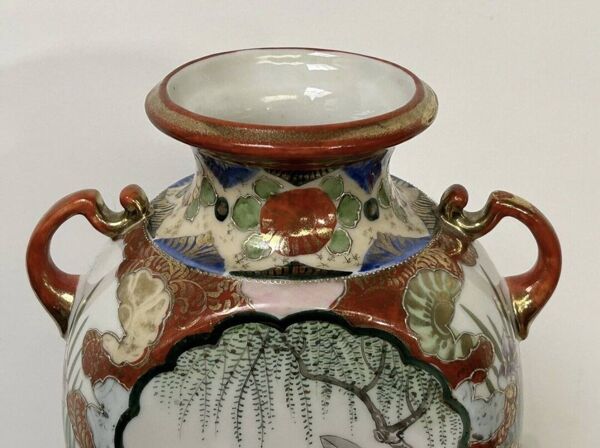 Vase japonais ancien amphore décor geisha émaillé rouge or signé