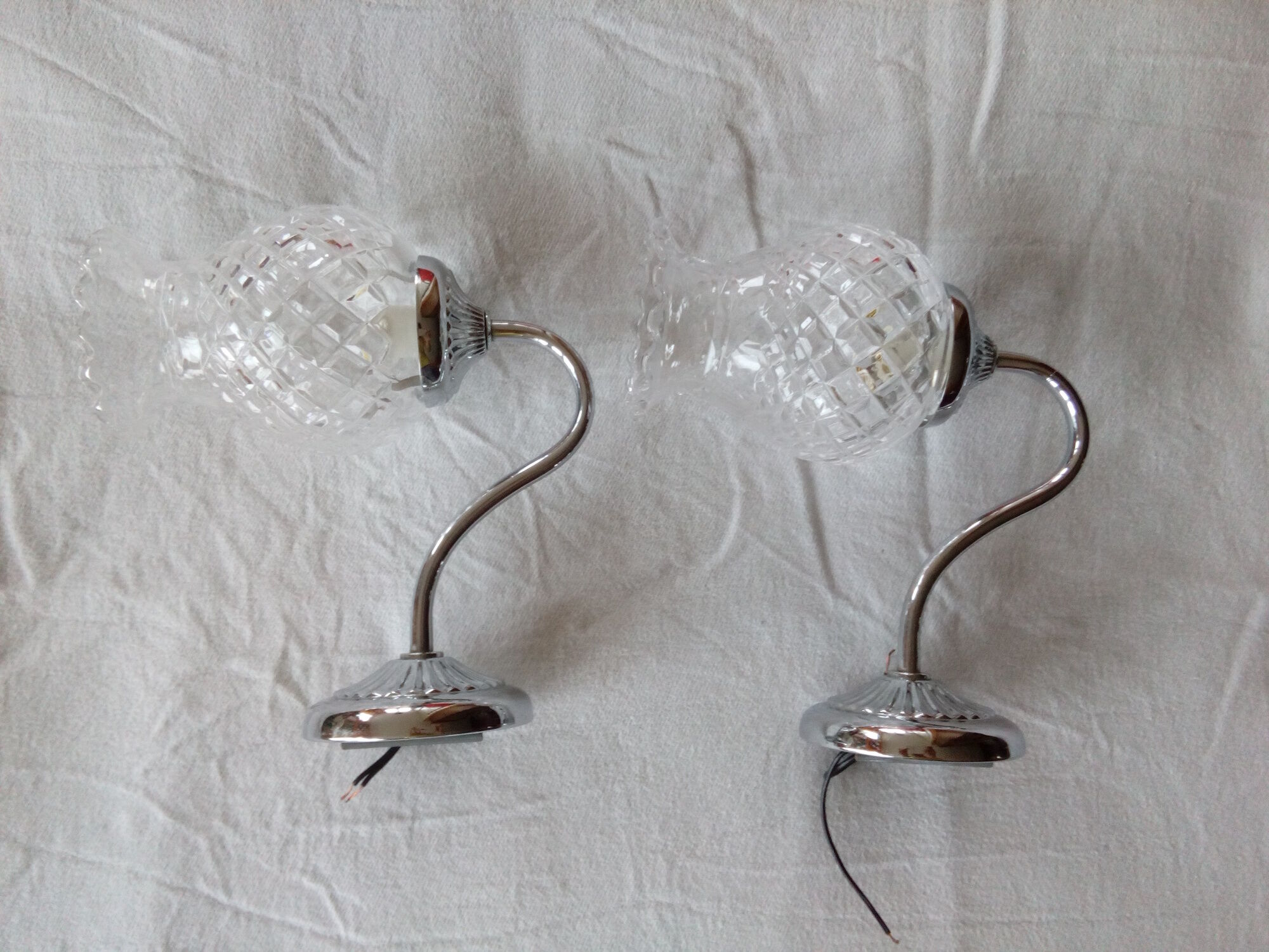 Pair of wall brackets in chromed metal and cut glass