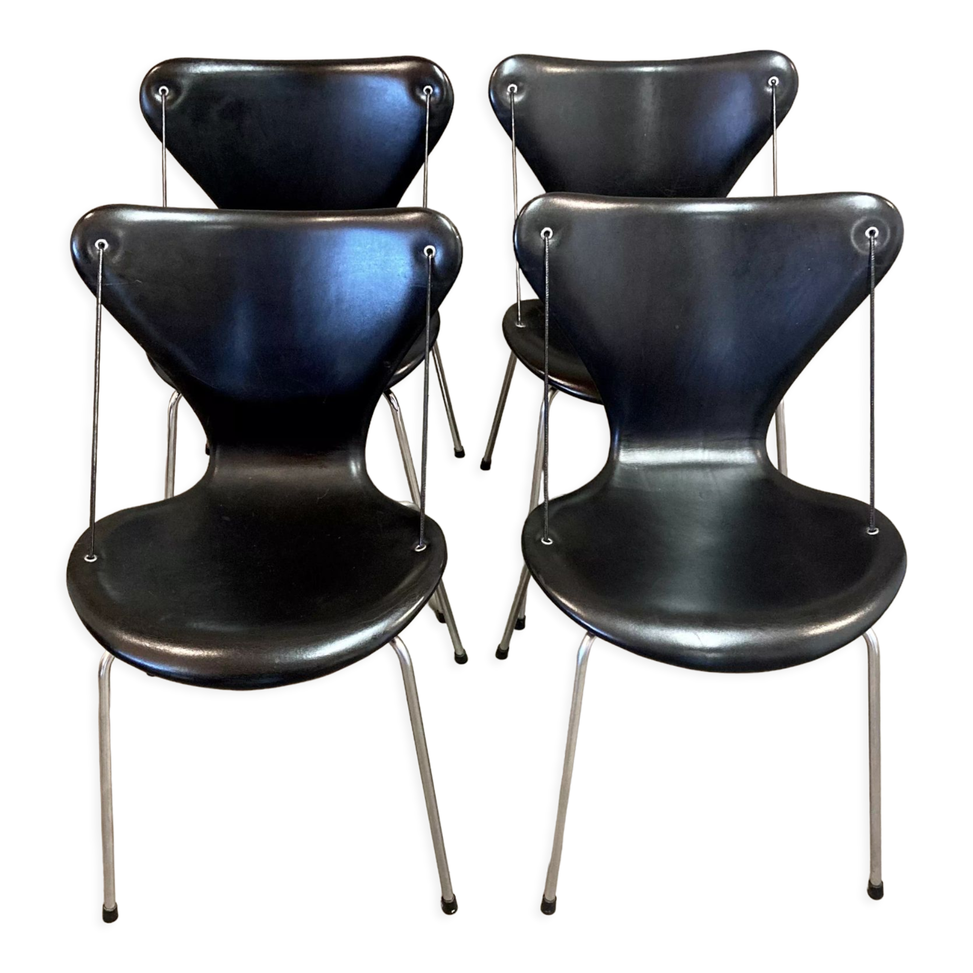 Set of 4 Arne Jacobsen chairs.