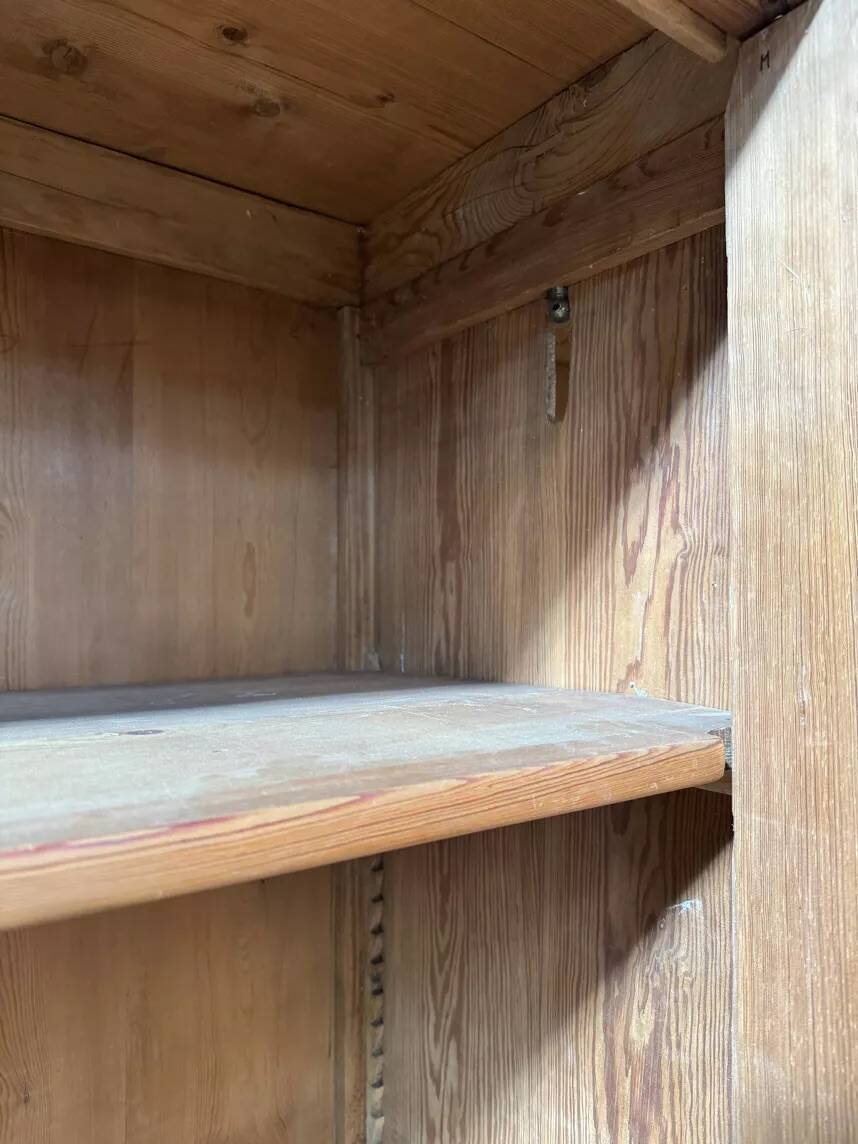 Large workshop wardrobe in pitch pine - Early 20th century