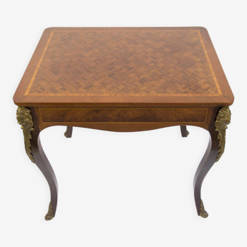 Table française de style Louis XV avec supports en bronze