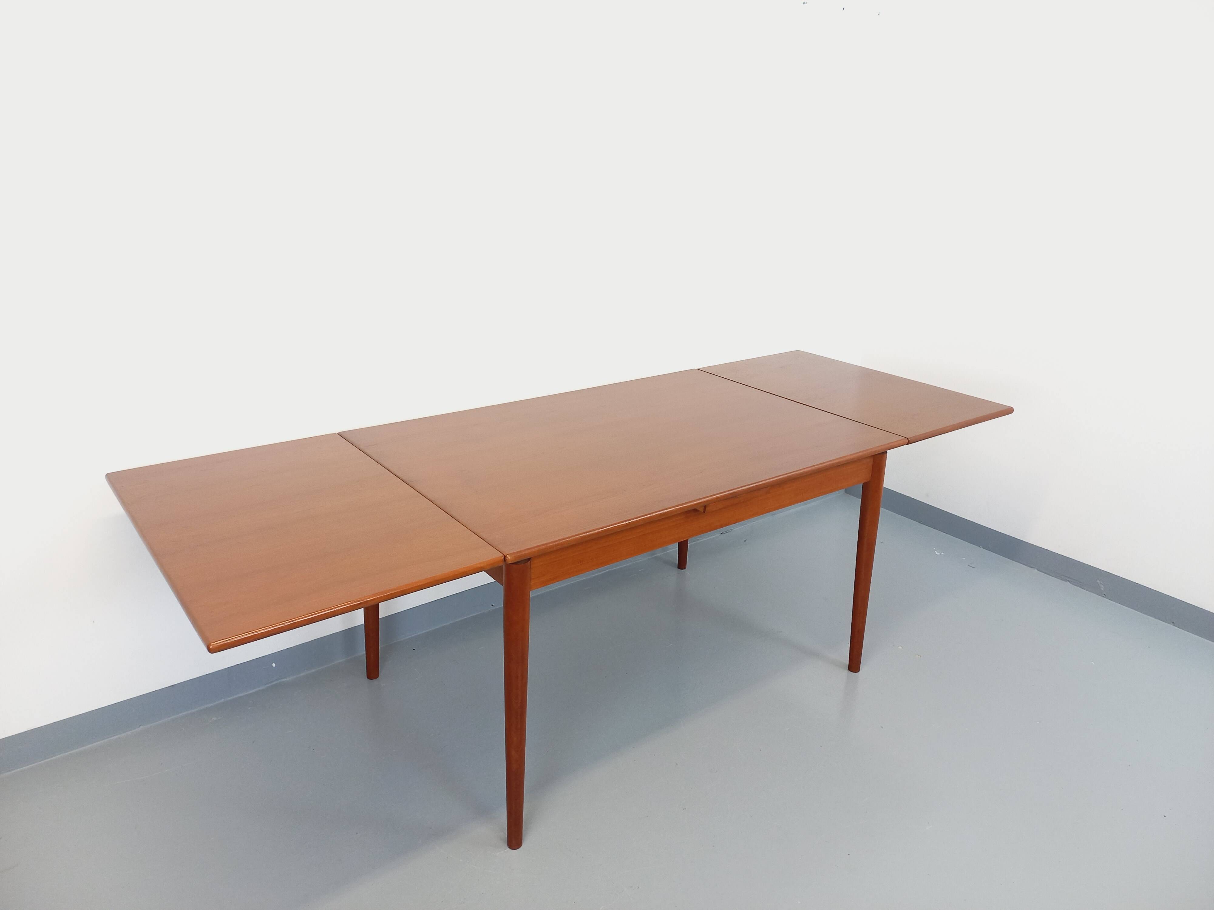 Table à manger en teck avec rallonges de style scandinave, années 50 60