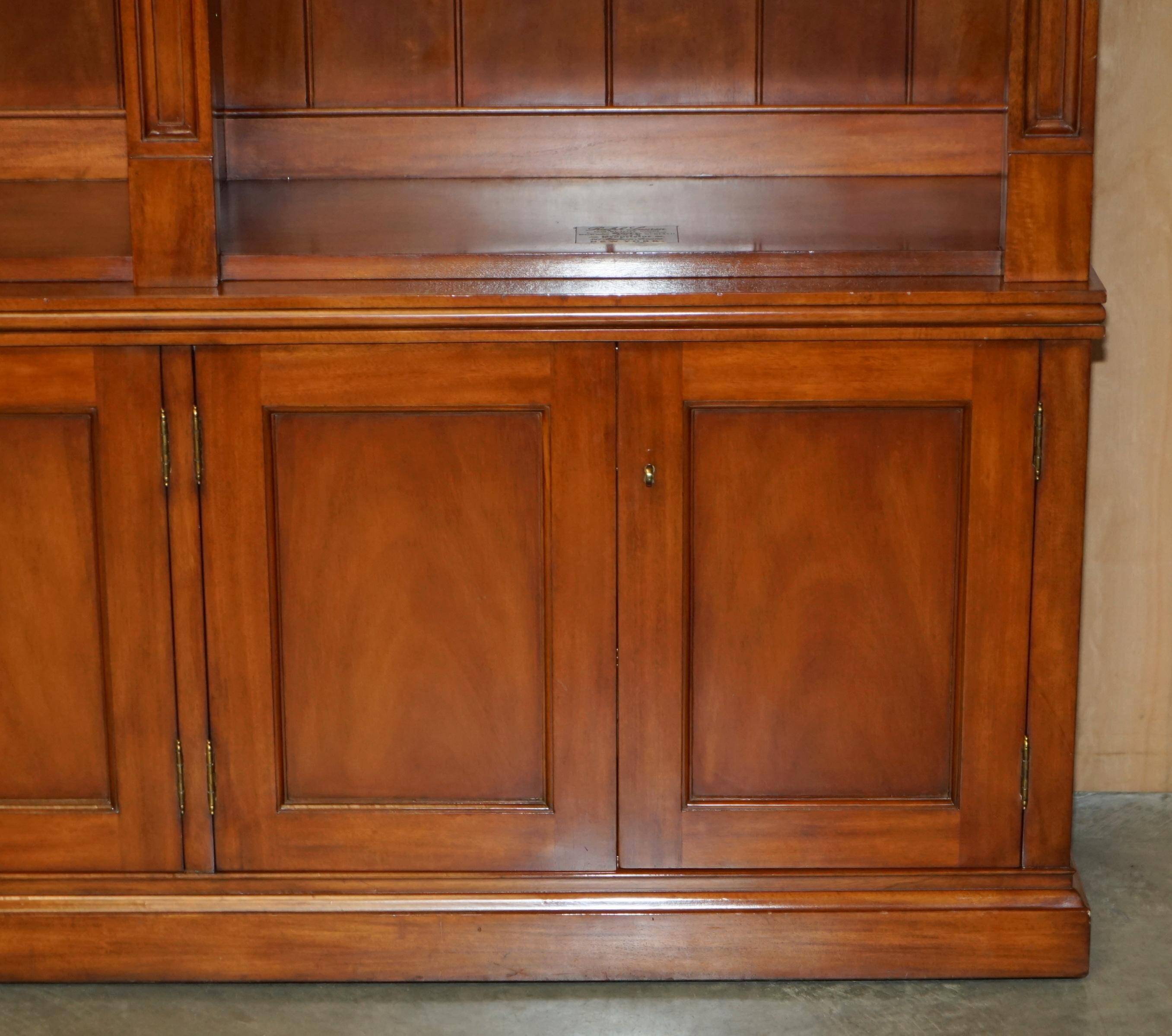 Bibliothèque ouverte Ralph Lauren extra large en bois dur
