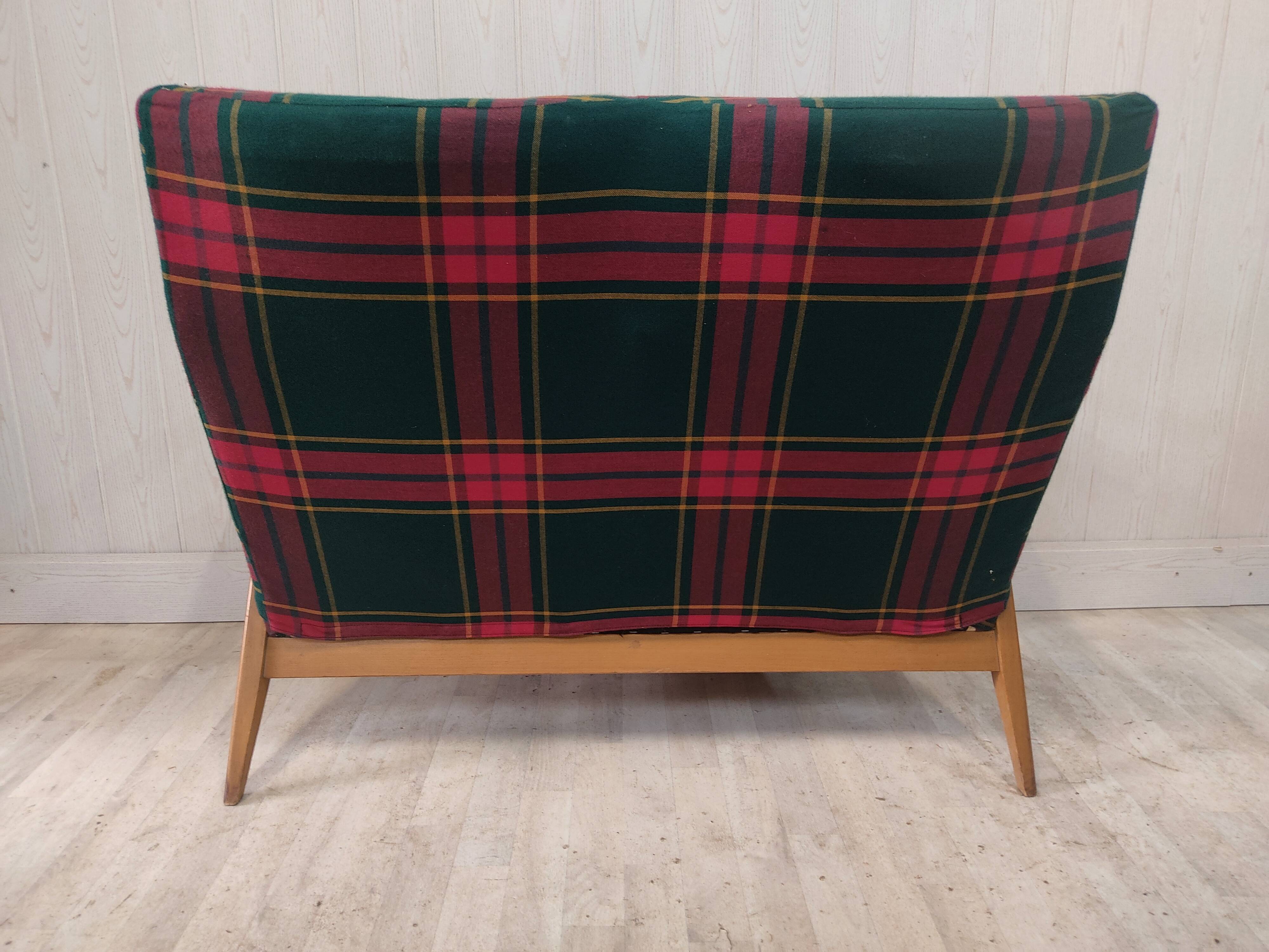 Scandinavian bench compass feet