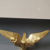 Eagle figurine sculpture with outstretched wings, in solid brass. Size 8 x 15 cm