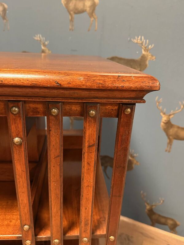 Bibliothèque tournante ancienne