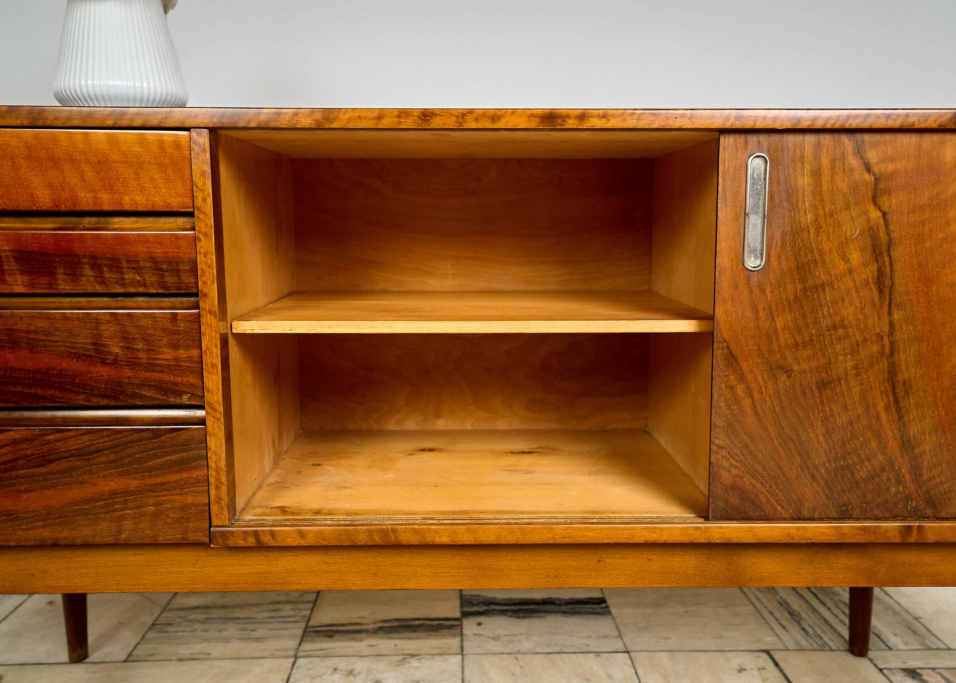 Commode vintage, usine de meubles Bytom, Pologne, années 1960.