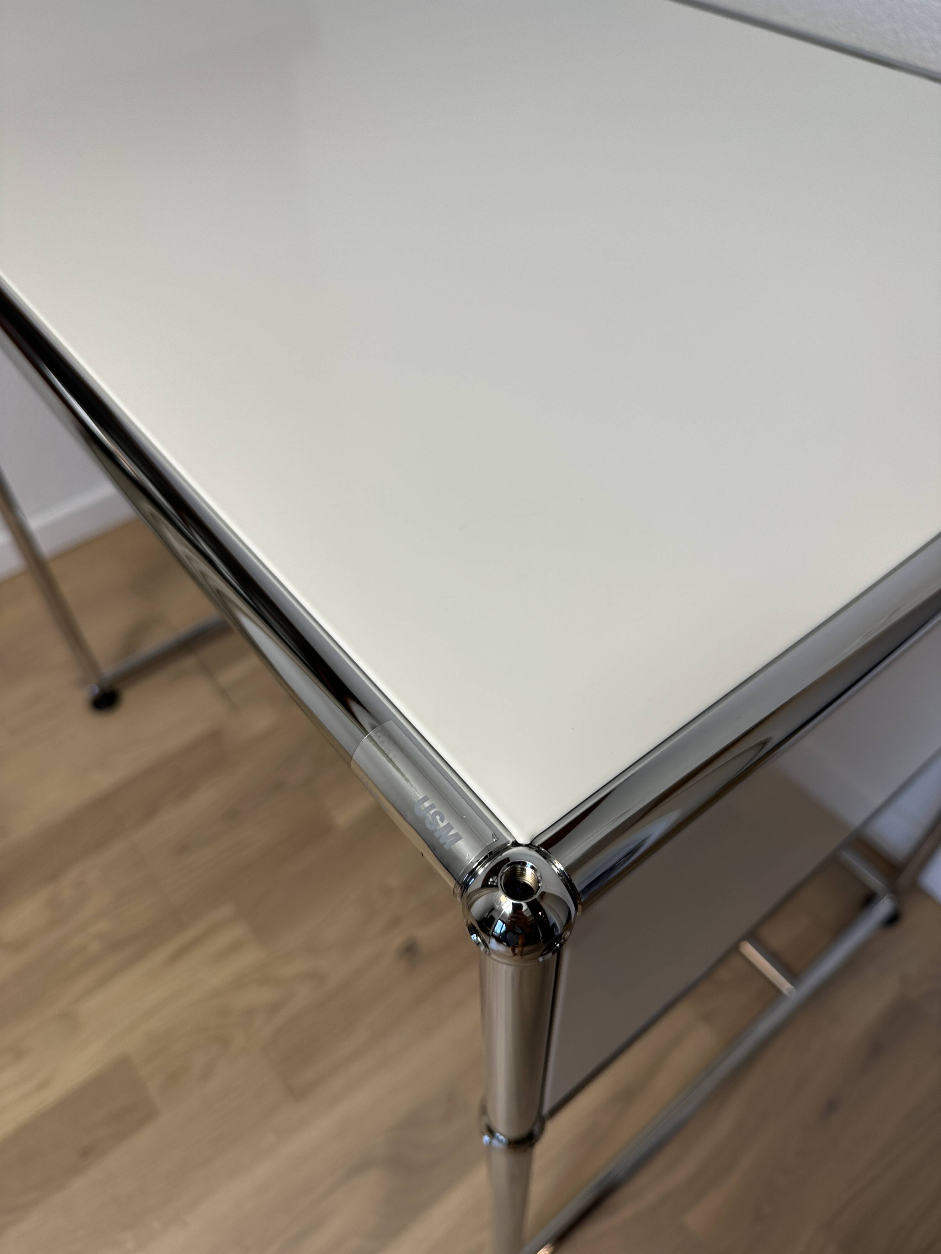 Bureau / Desserte USM Haller en Blanc Pur
