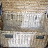 Malle de voyage ancienne en osier, acier et bois
