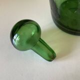 Carafe en verre vert