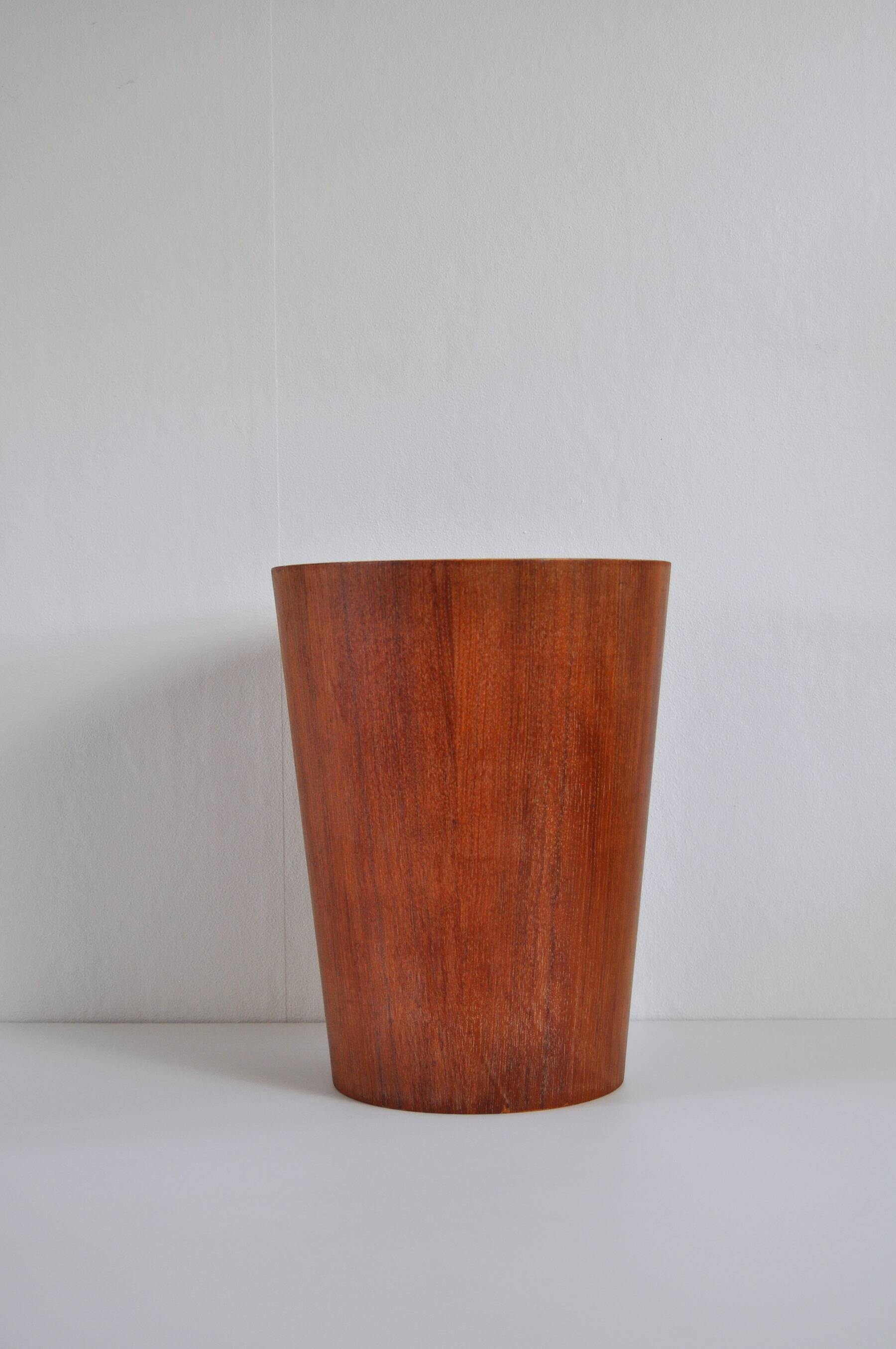 Panier en papier suédois conçu par Martin Åberg pour Servex