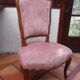 Chaise basse en velours rose