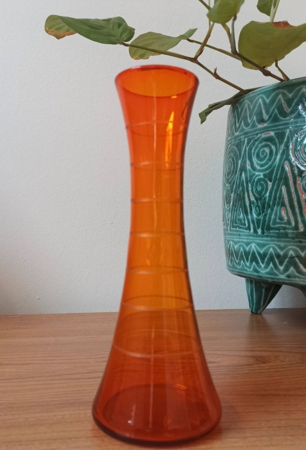 Vintage 70's pop soliflore vase - Hand-carved decor