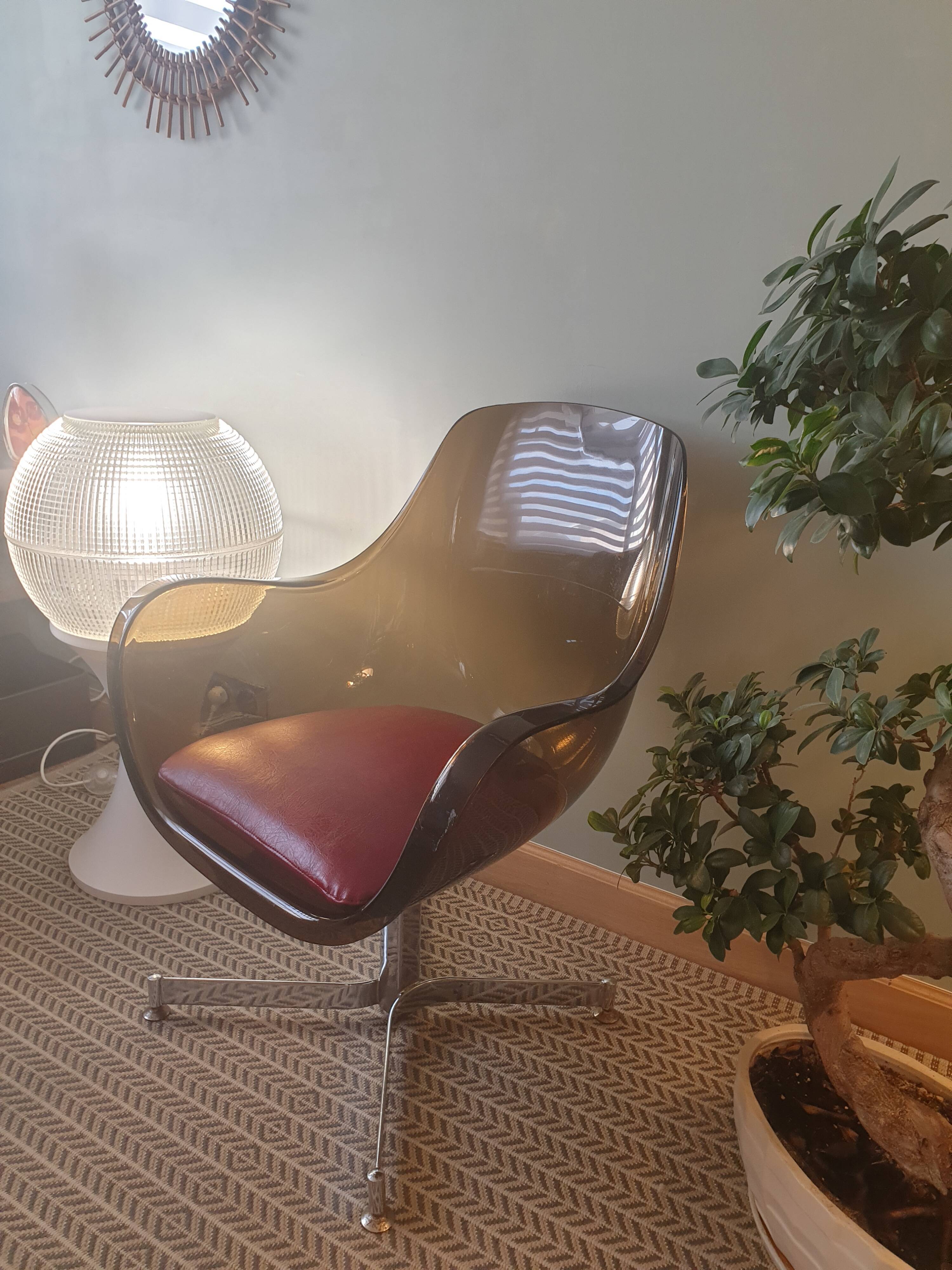 Holophane tulip-shaped floor lamp, 1970