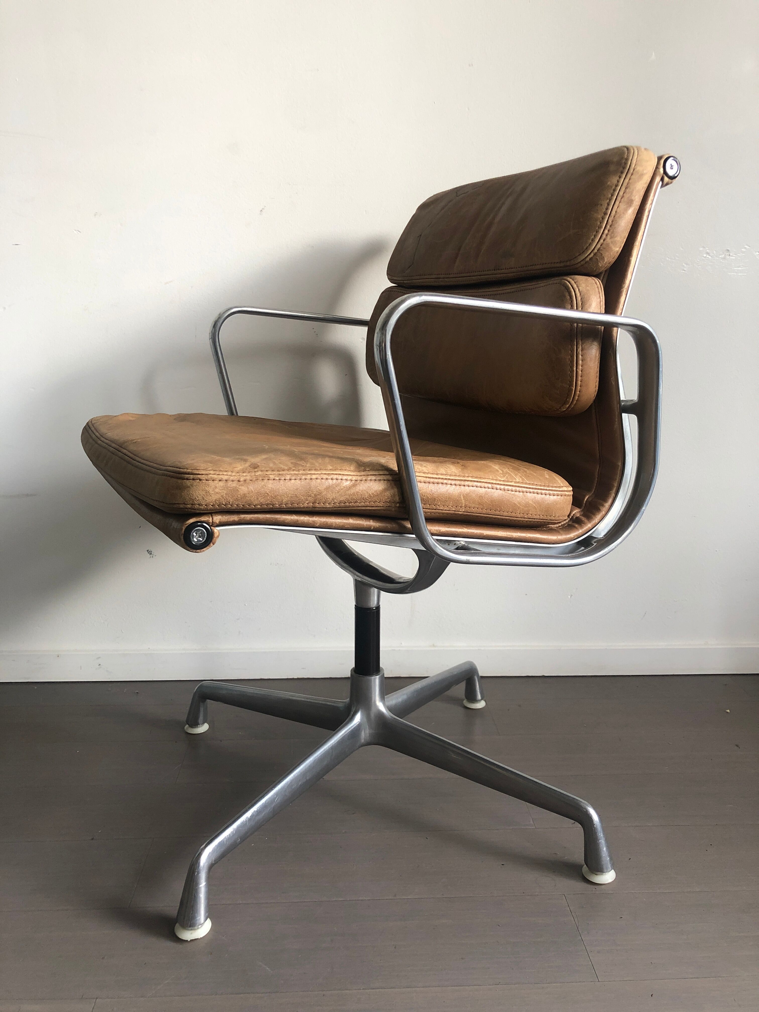 EA208 Soft Pad chair for Herman Miller 1970's