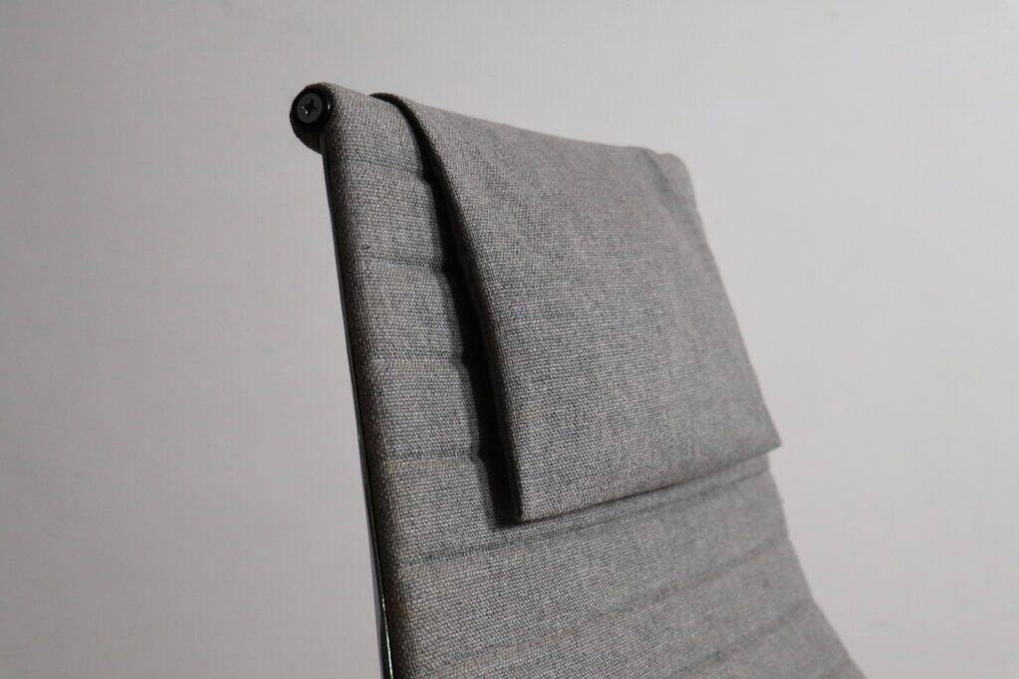 Early edition Eames EA124 Aluminium Group lounge chair by Herman Miller, 1970s