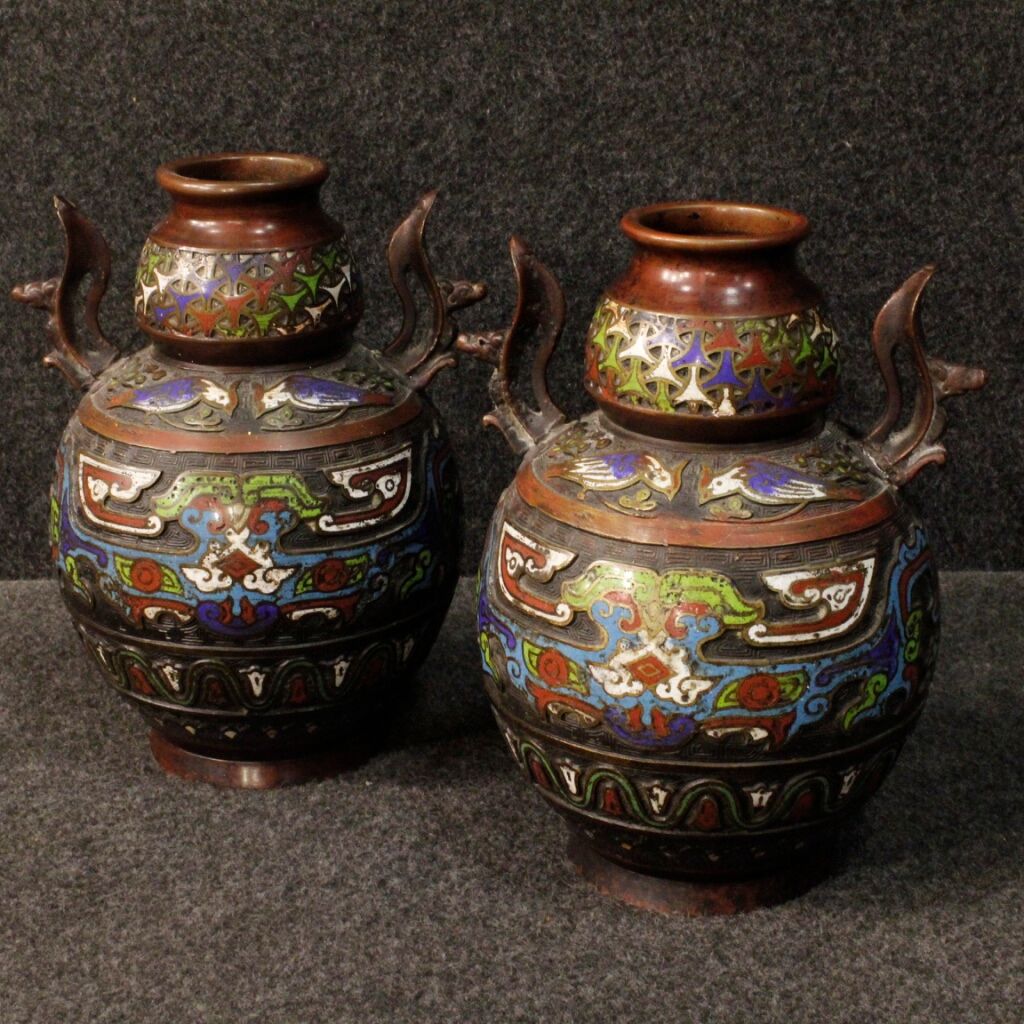 Pair of oriental metal vases from XXth century