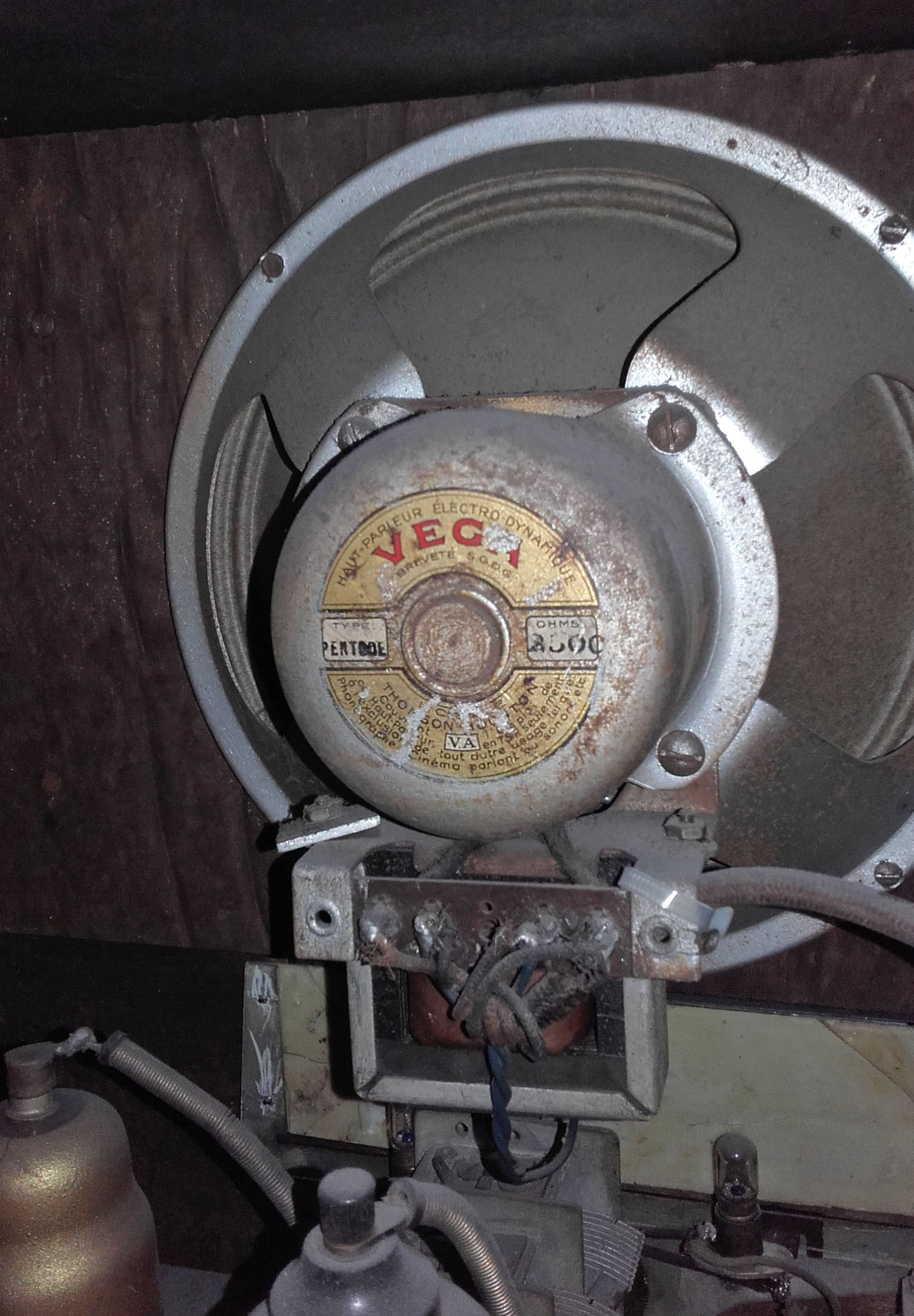 Ancien poste TSF des années 1940