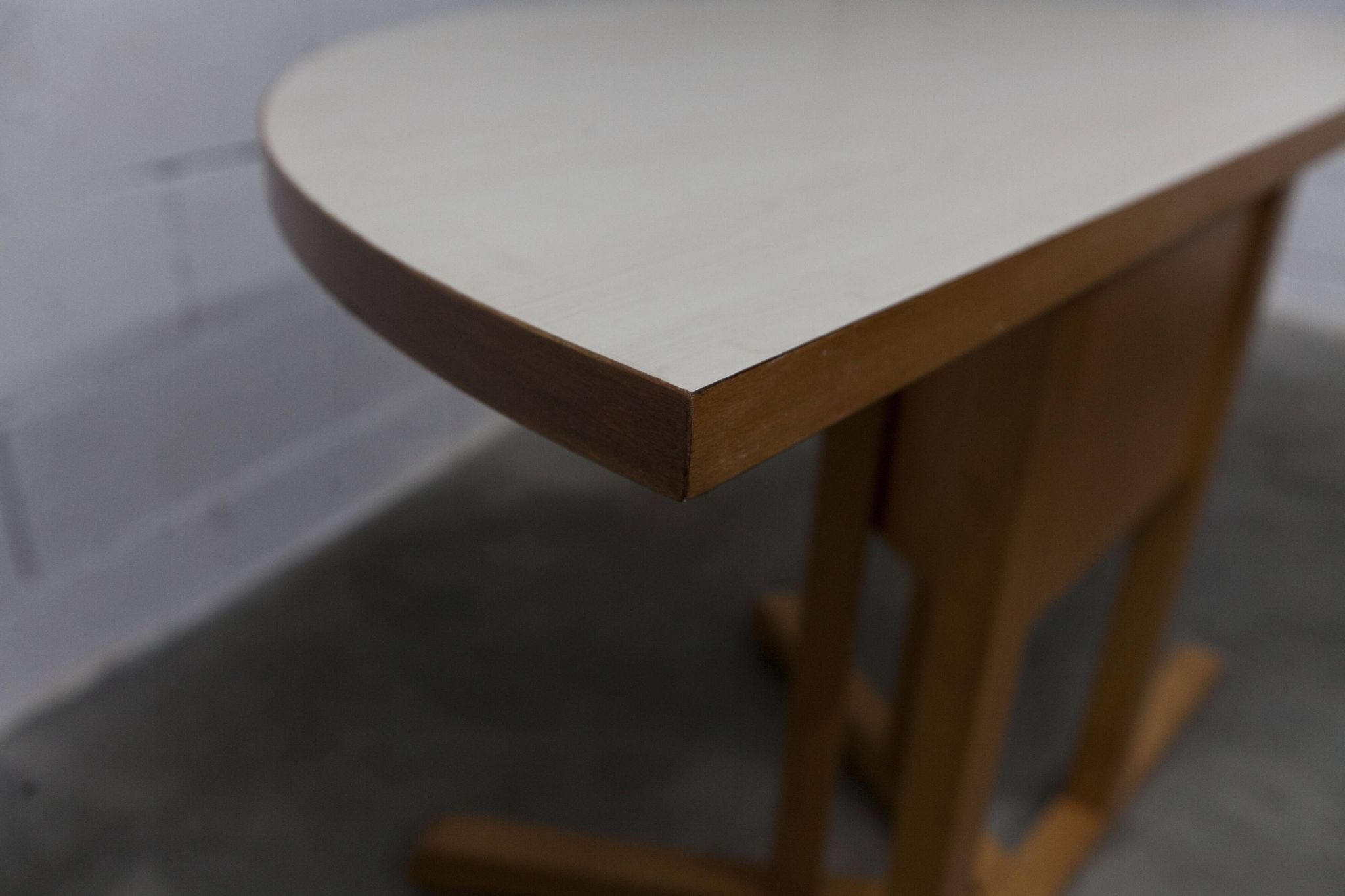 Rare set de 6 tables Baumann 1990, 80x120 et demi lune 120cm