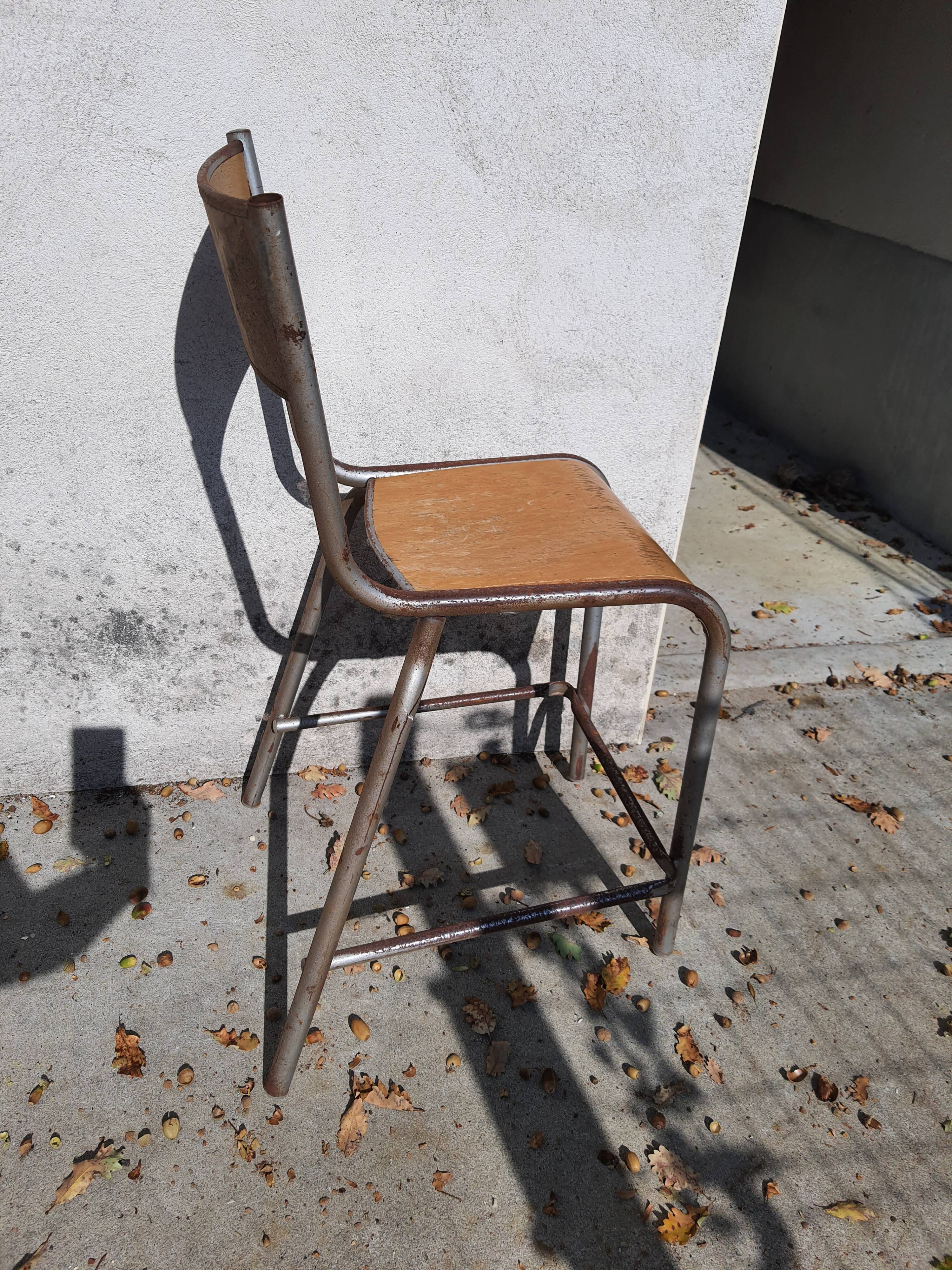 Lot of 6 vintage school chairs