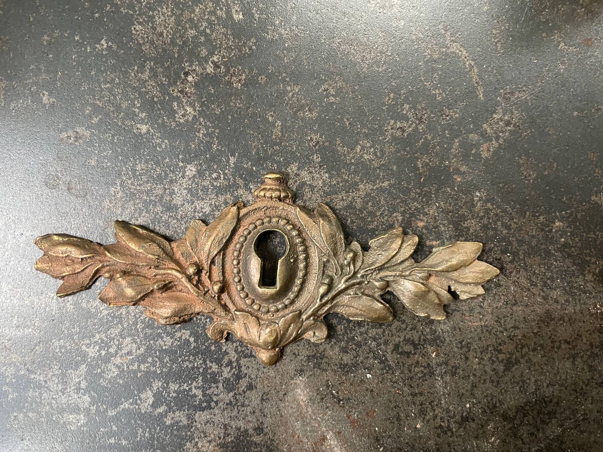 Garniture de style, entrée de serrure en bronze-laiton lauriers, numérotée