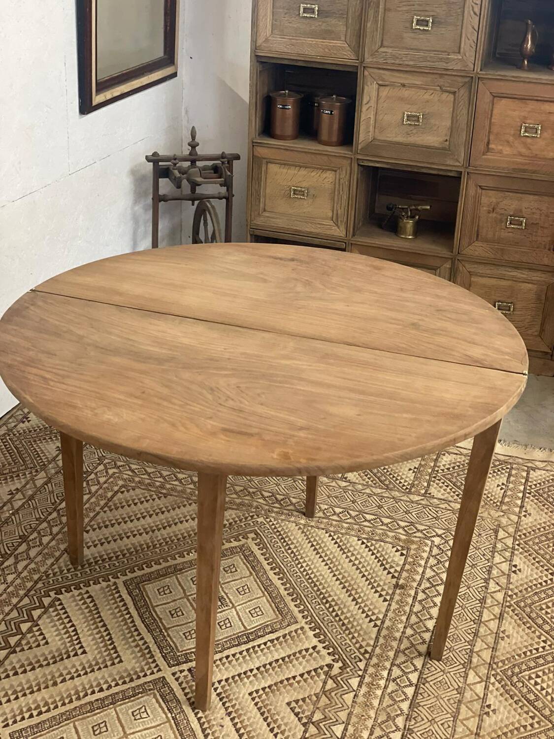 Table ronde pliante en noyer