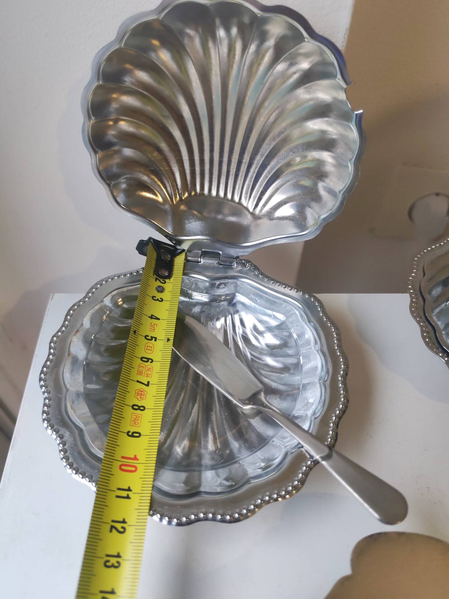 5 scallop butter dishes
