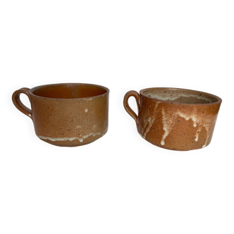 2 grandes tasses en grès