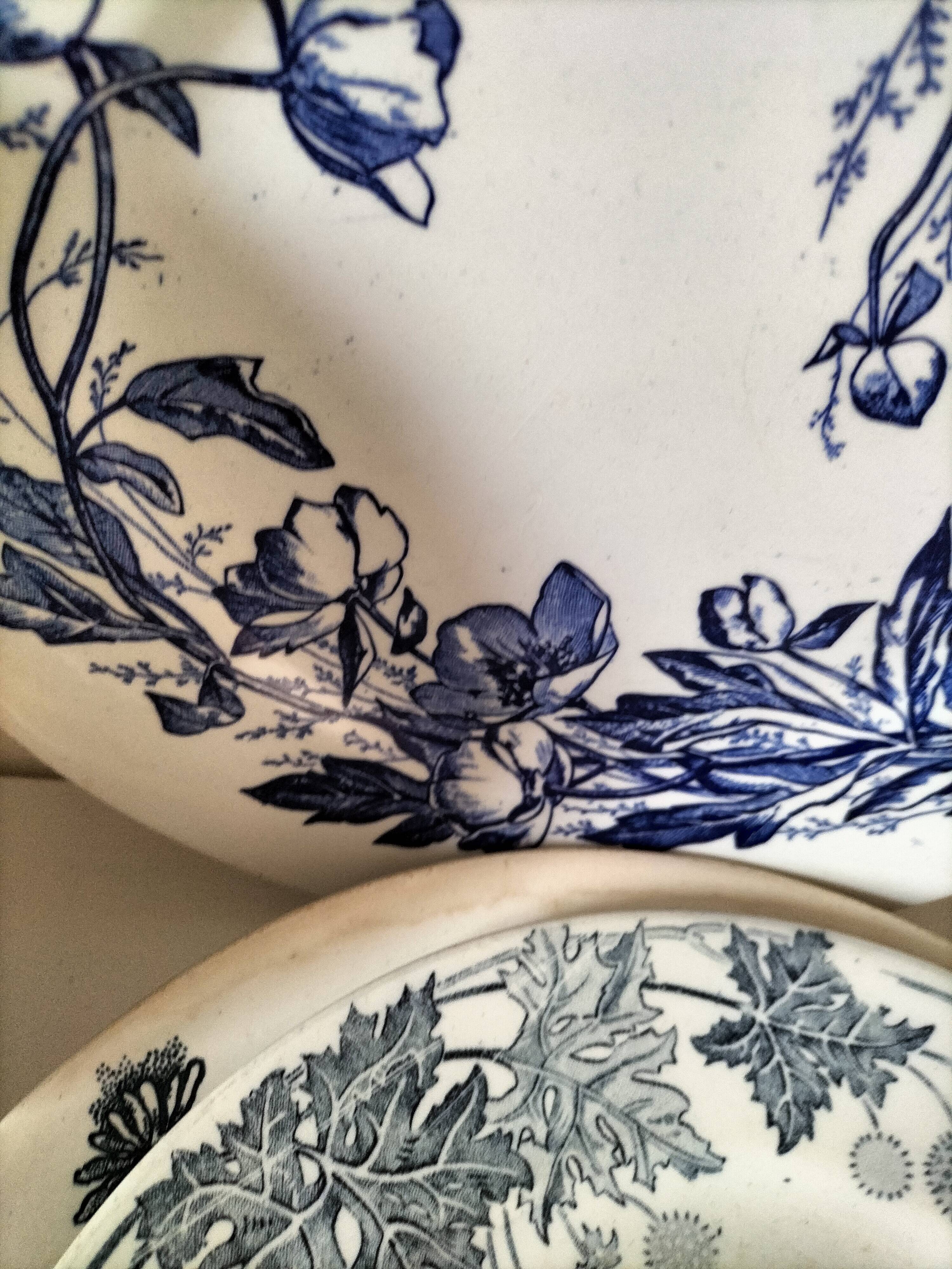 Set of 6 ironstone plates in shades of blue, late 19th to early 20th century.