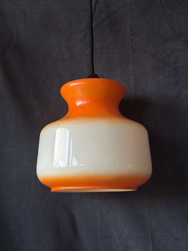 Suspension en opaline orange et blanc, 1960