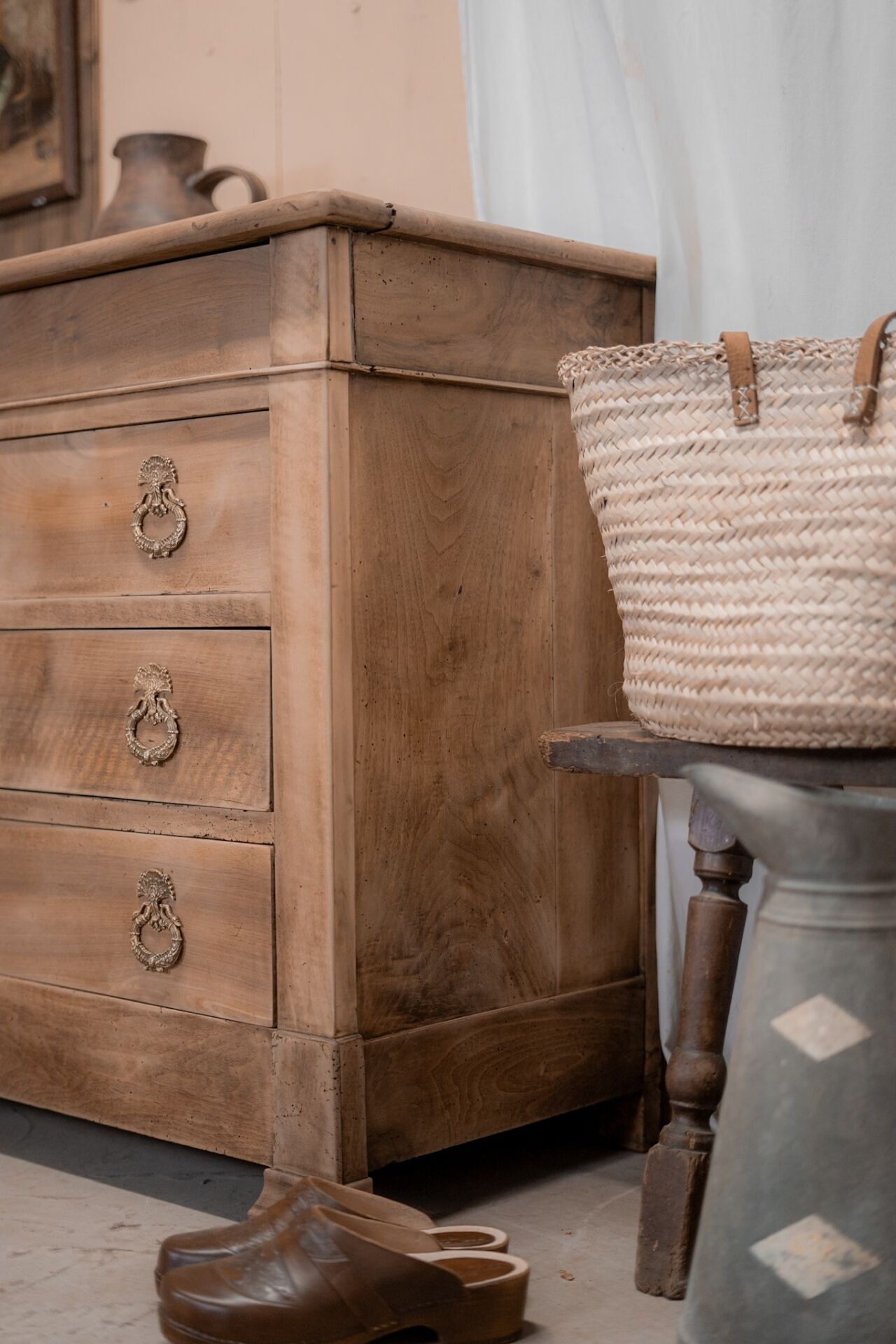 Commode en noyer massif