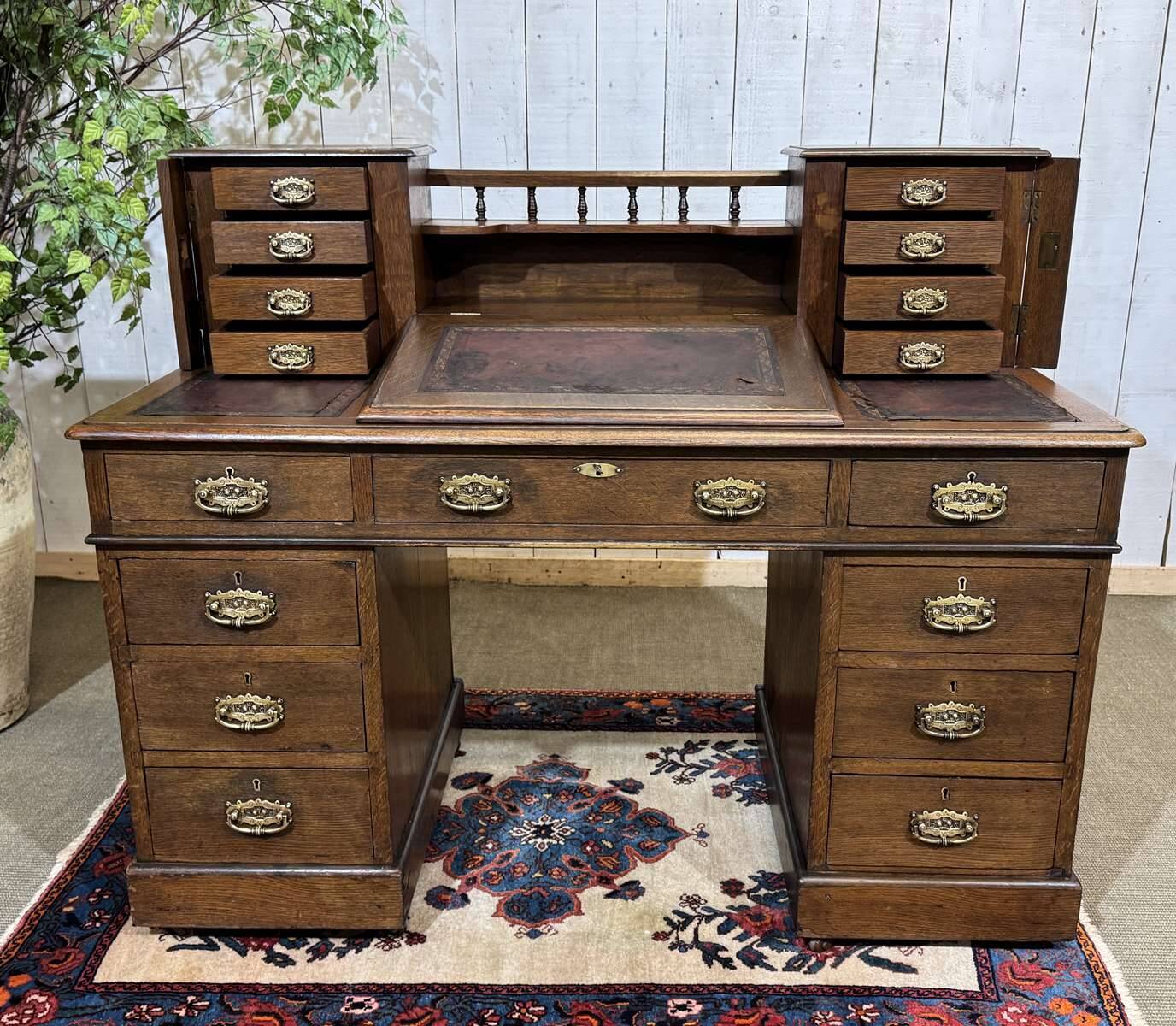 English oak graduated desk from the late 19th century.