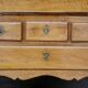 Adorable petit bureau estampillé rené boutin (18e siècle). tiroir secret