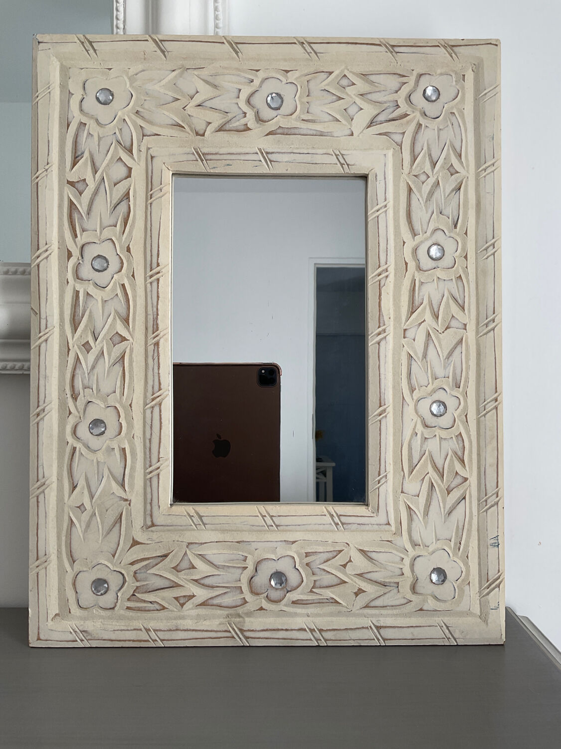 Miroir en bois sculpté
