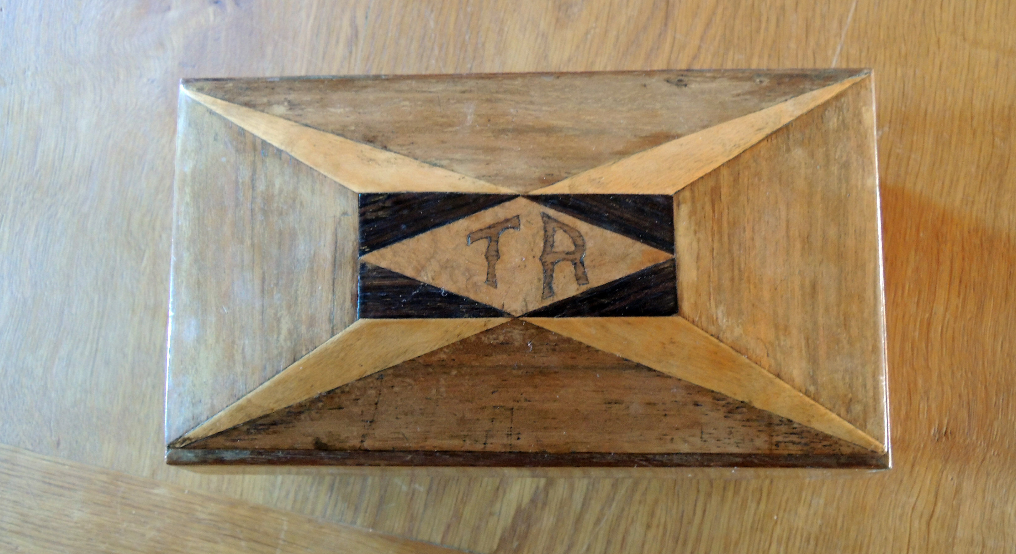Box marquetry diamond tips initials TR