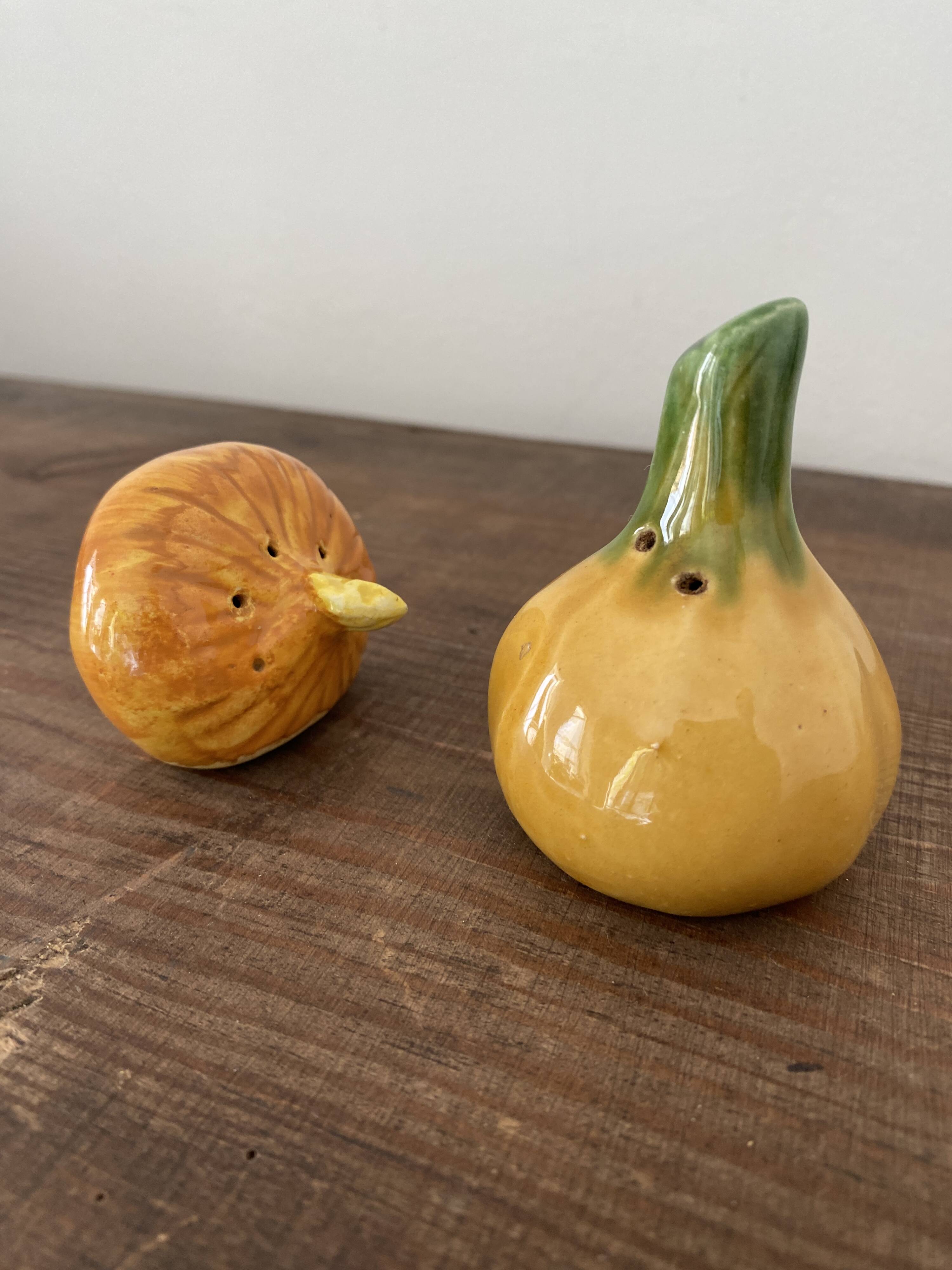 Vintage barbotine pepper and salt shaker in the shape of garlic and onion