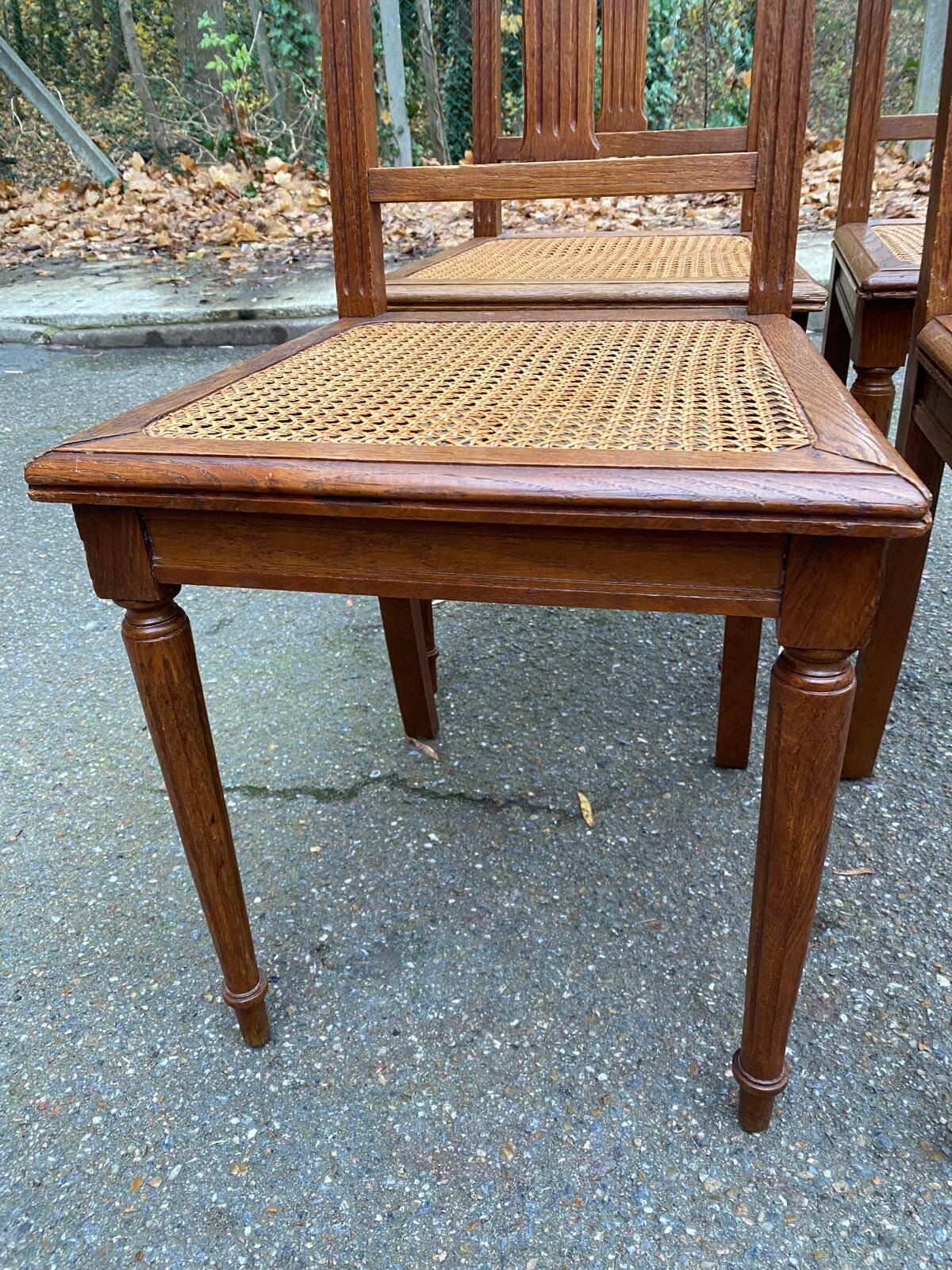 4 chaises art déco chêne massif cannées 1950 avec pieds ronds