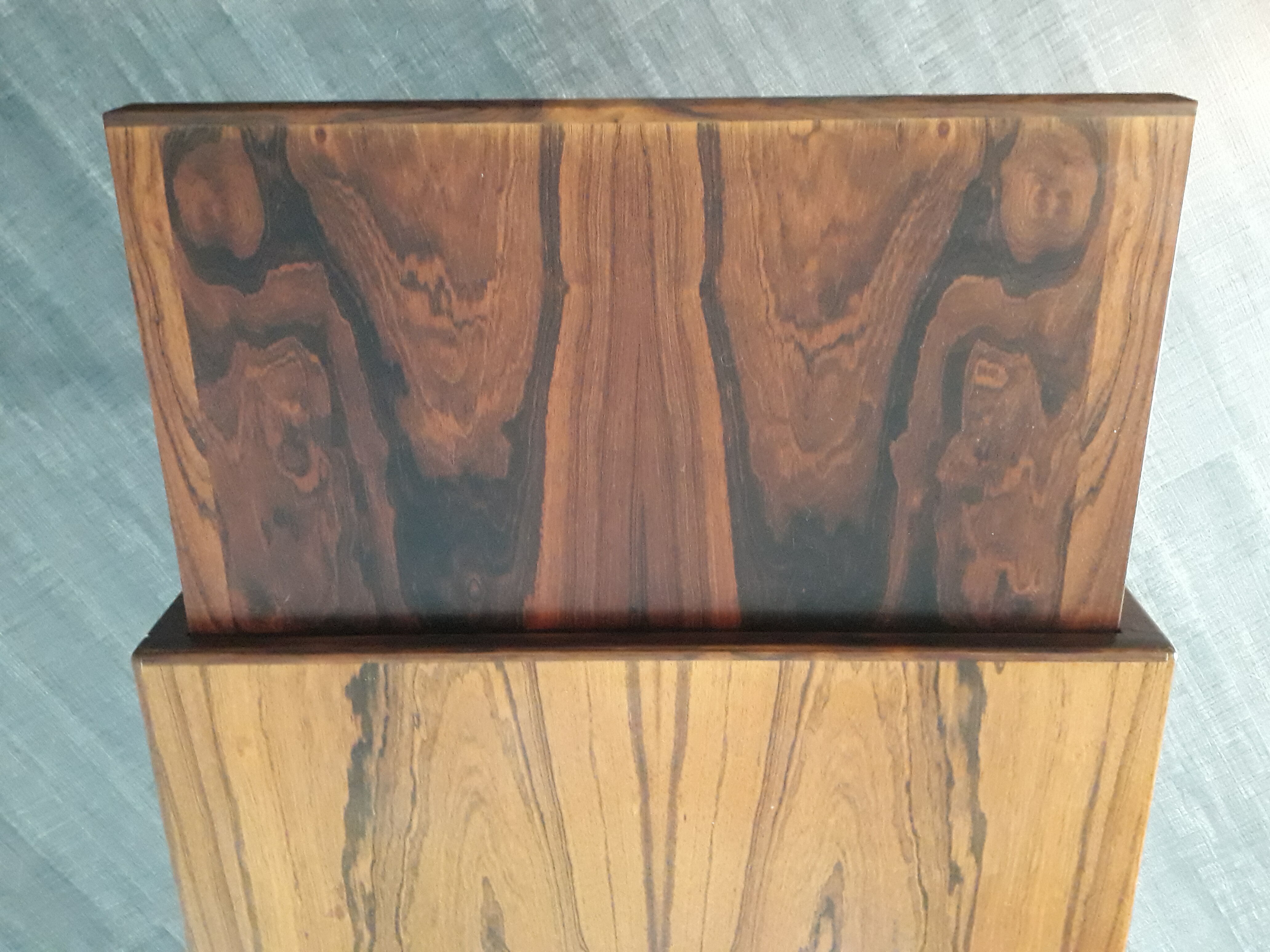 Extendable coffee table